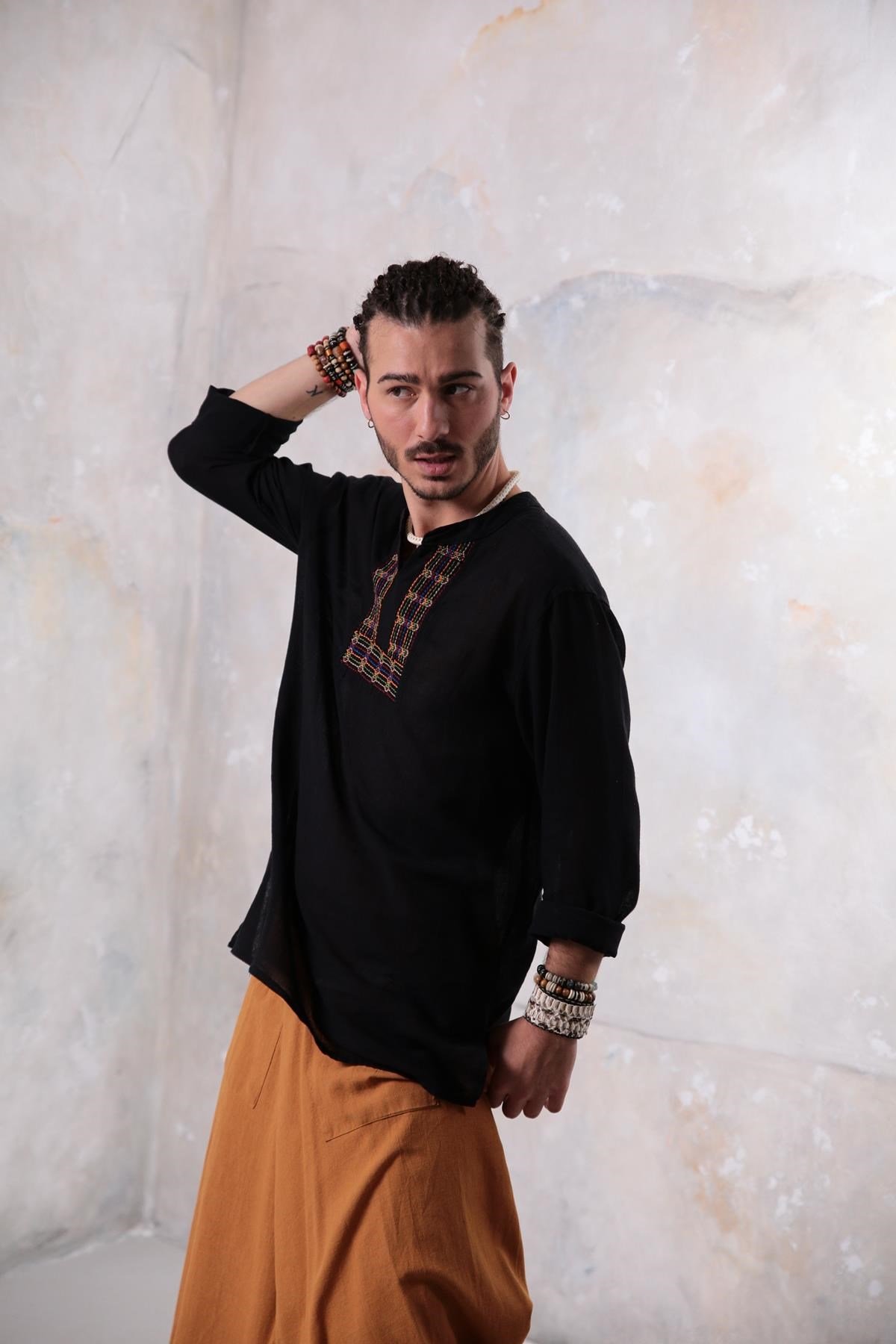  Siyah Hakim Yaka Nakış Detaylı Pamuk Gömlek