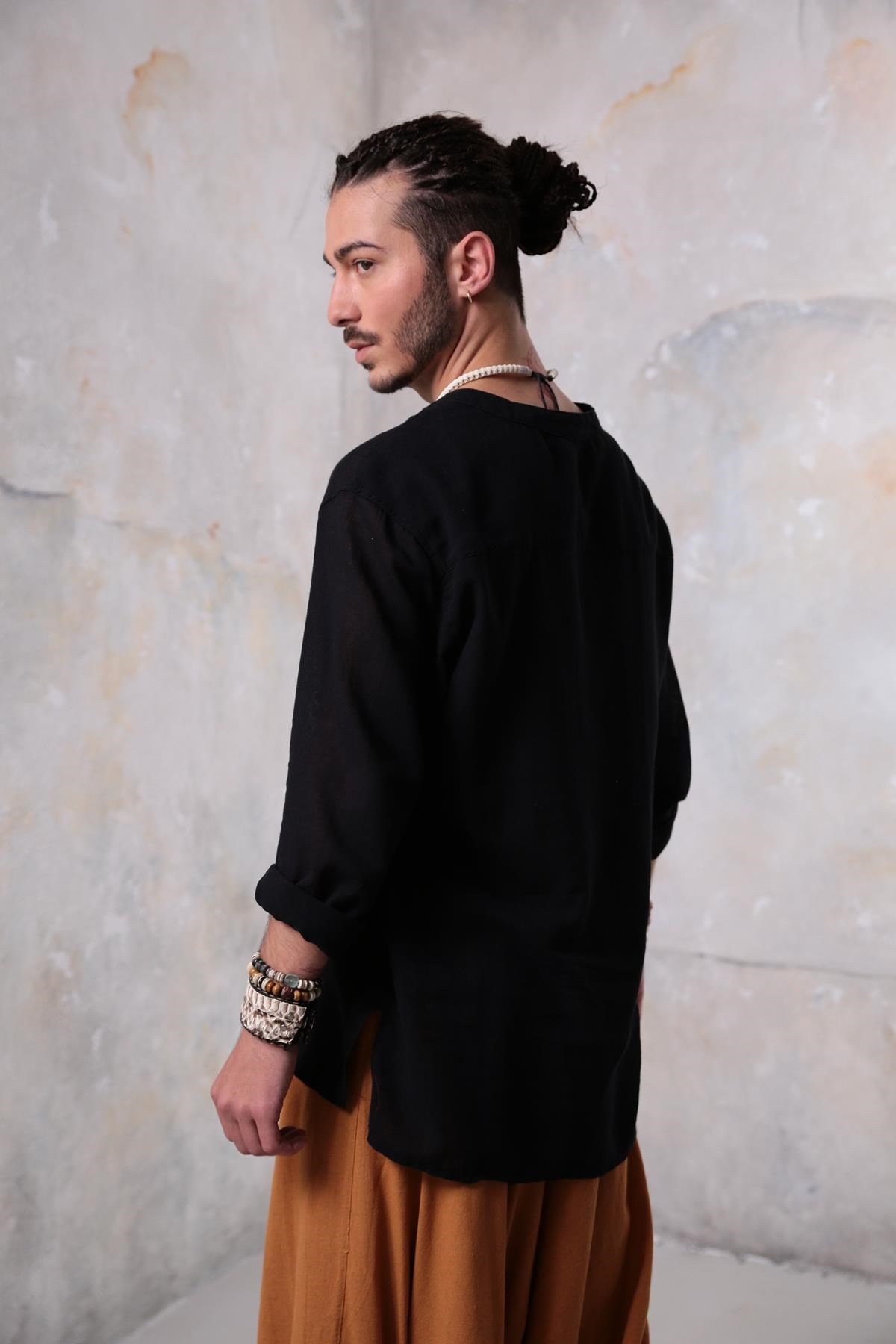  Siyah Hakim Yaka Nakış Detaylı Pamuk Gömlek