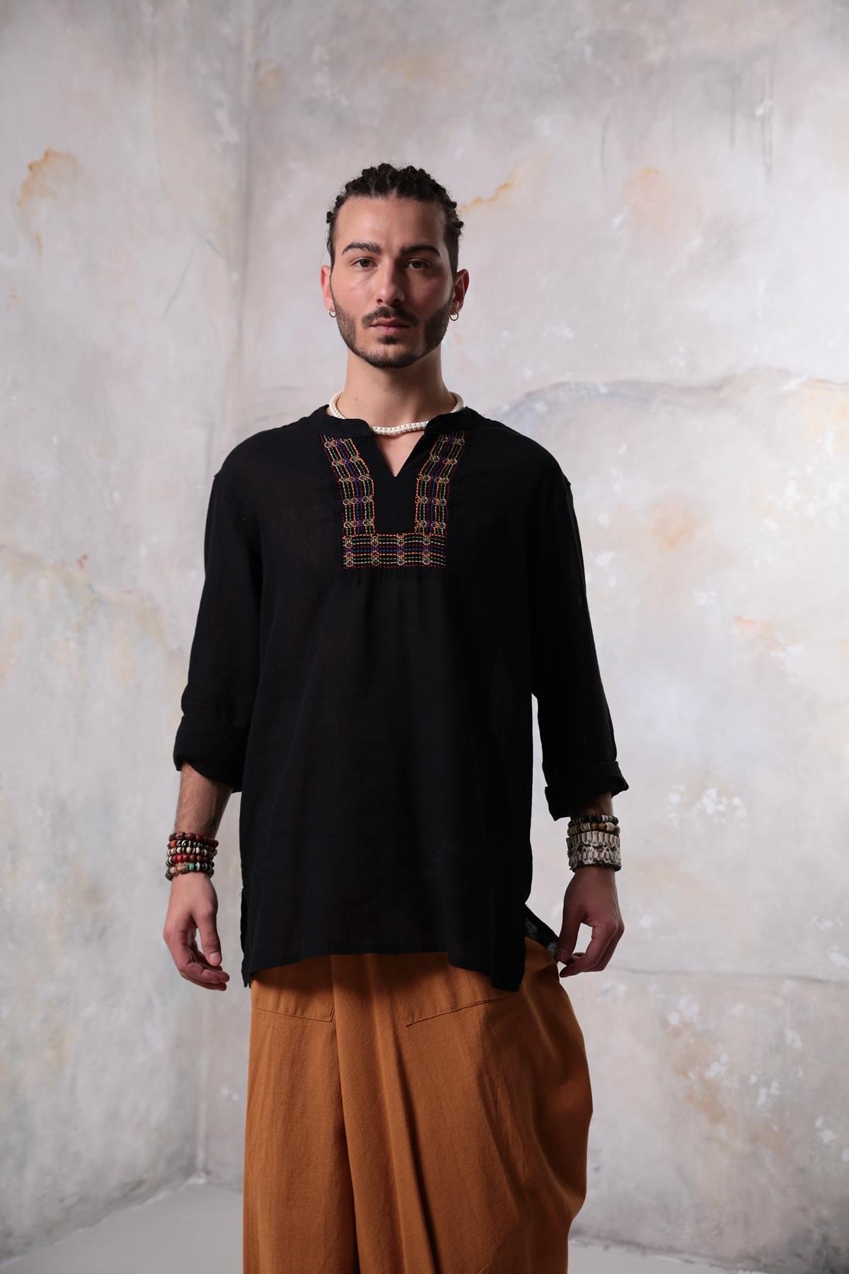  Siyah Hakim Yaka Nakış Detaylı Pamuk Gömlek