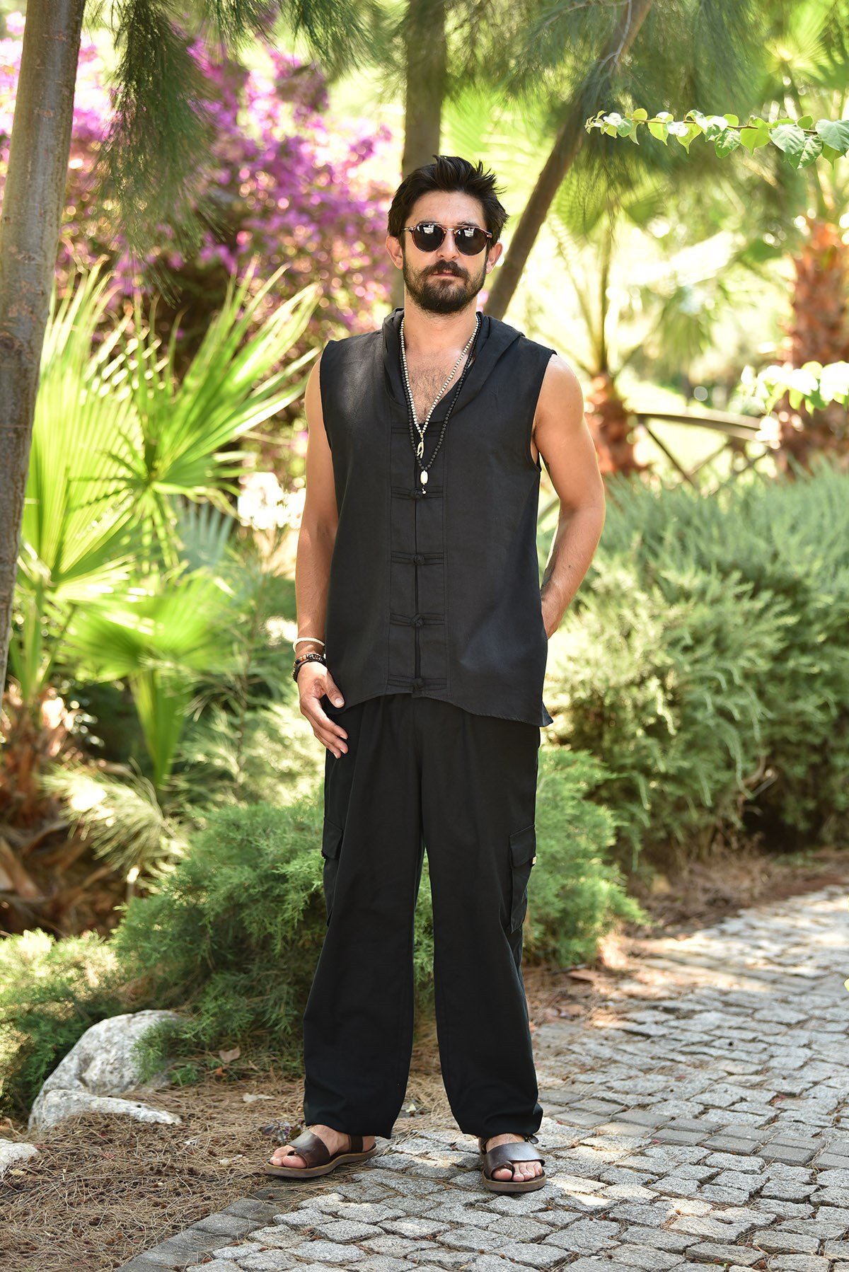 Siyah Kapşonlu Kolsuz Gömlek - Şaman Butik Siyah Kapşonlu Kolsuz Gömlek