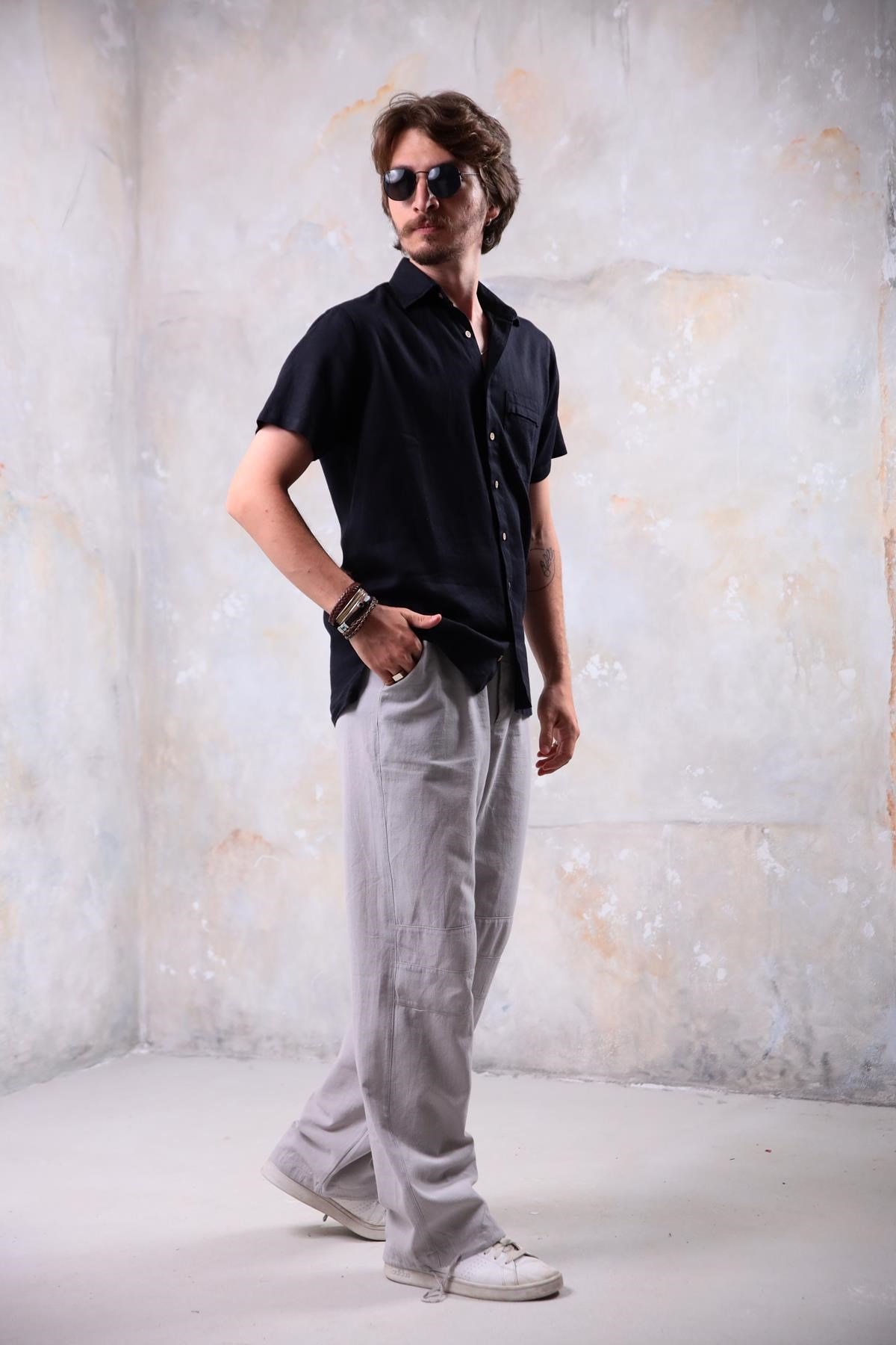  Siyah Rahat Kesim Kısa Kollu Erkek Gömlek