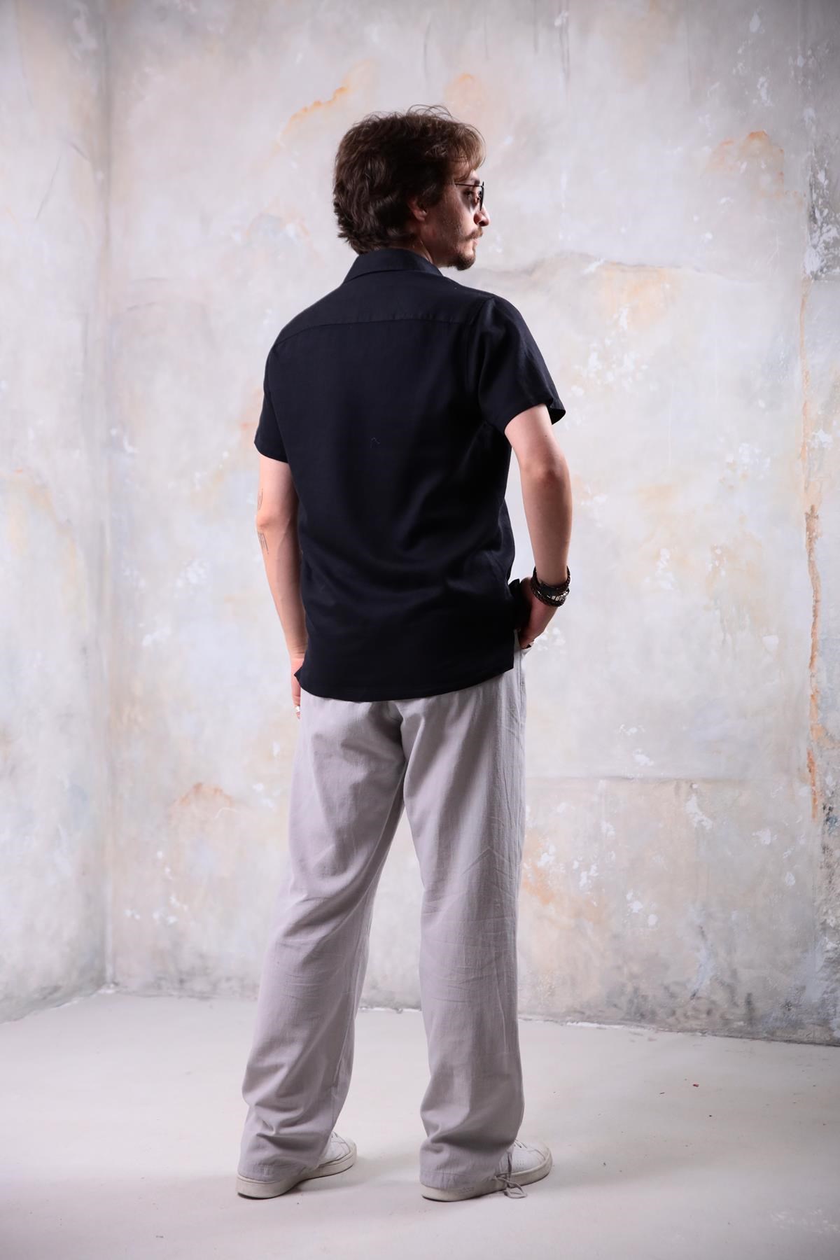  Siyah Rahat Kesim Kısa Kollu Erkek Gömlek