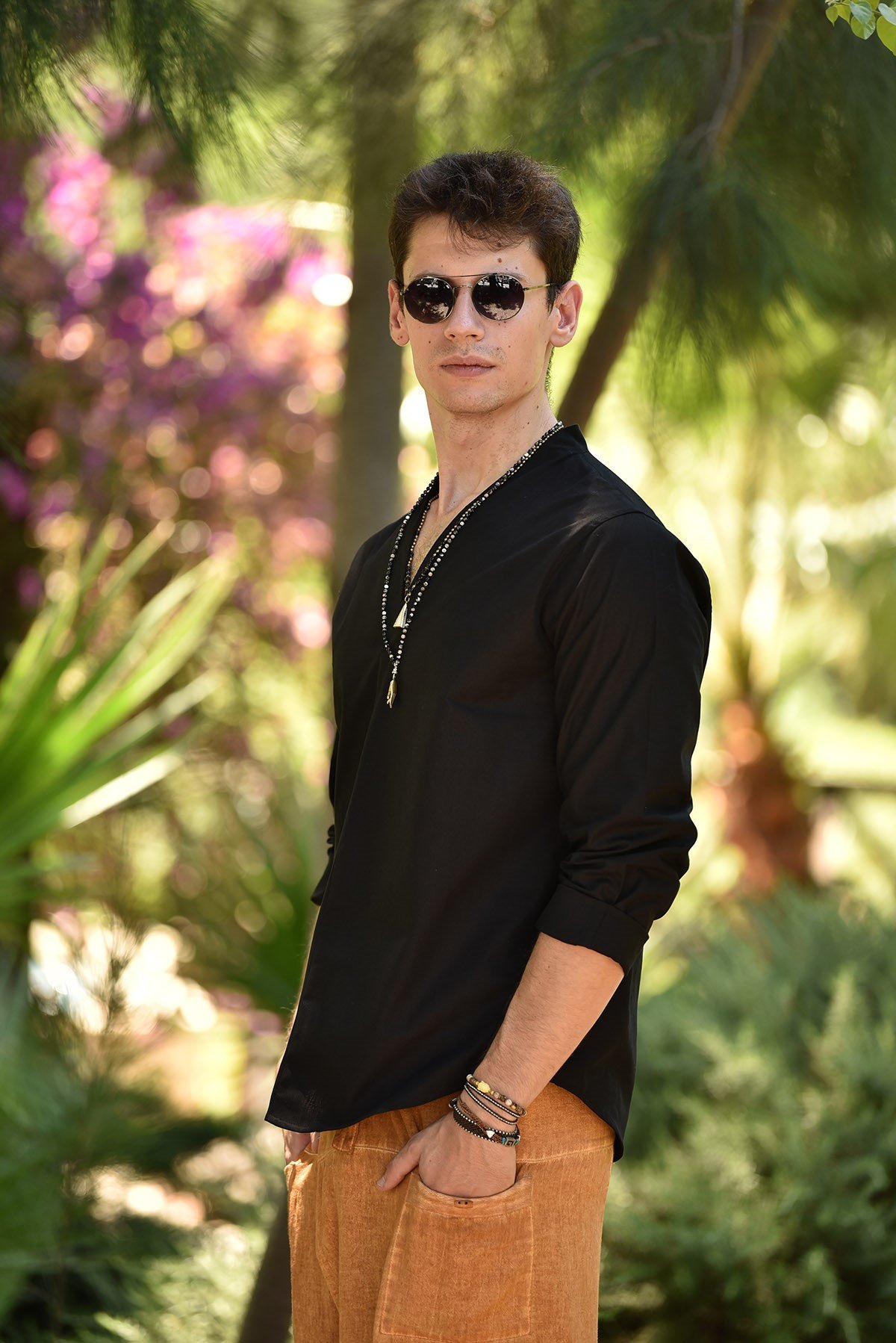 Siyah V Yaka Erkek Gömlek - Şaman Butik Siyah V Yaka Erkek Gömlek