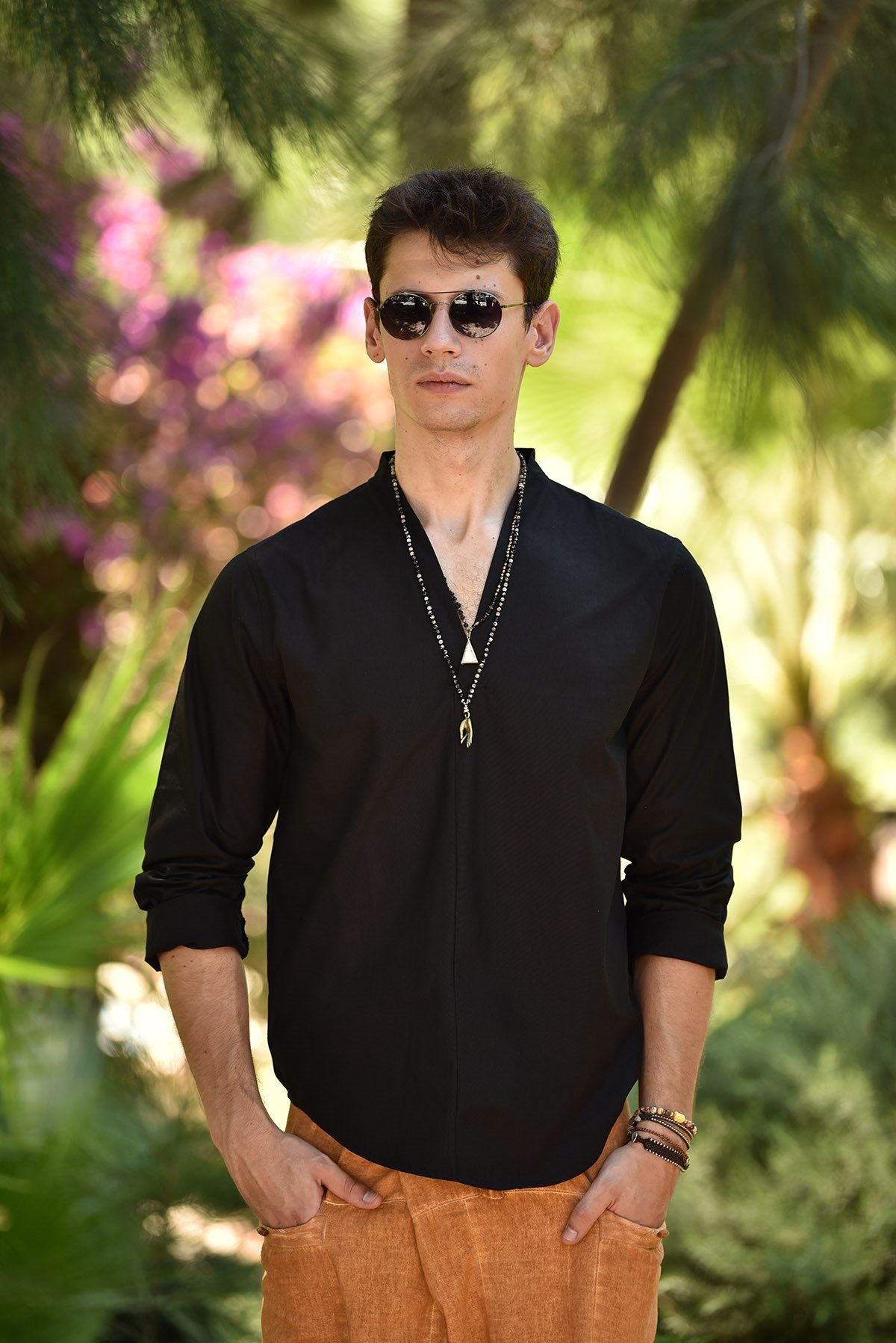 Siyah V Yaka Erkek Gömlek - Şaman Butik Siyah V Yaka Erkek Gömlek