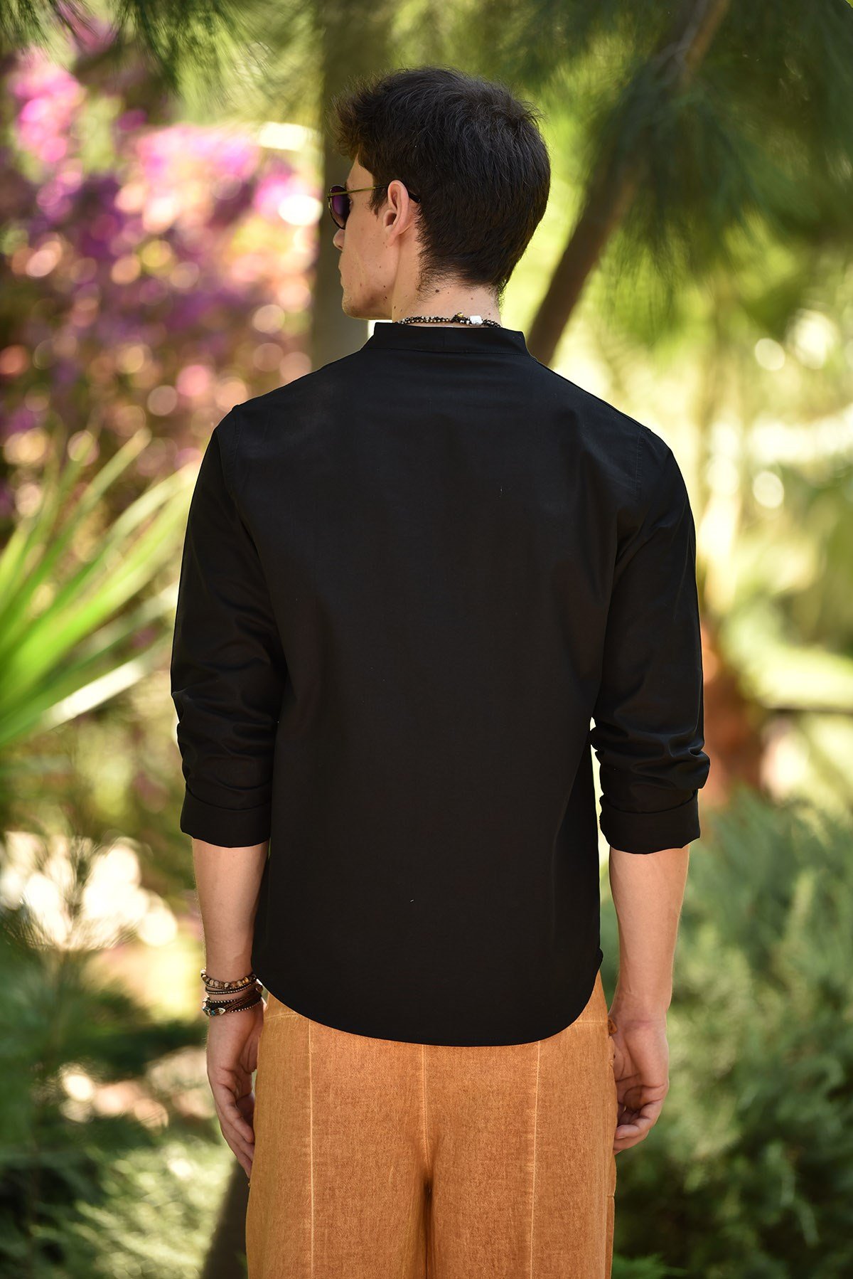 Siyah V Yaka Erkek Gömlek - Şaman Butik Siyah V Yaka Erkek Gömlek