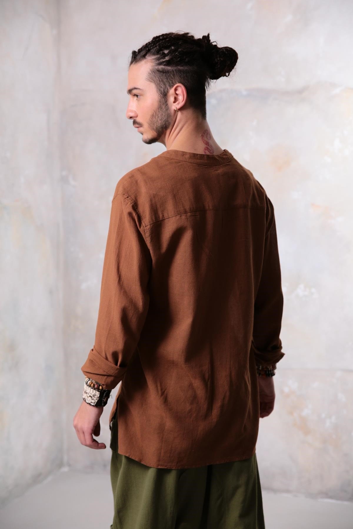  Taba Hakim Yaka Nakış Detaylı Erkek Gömlek