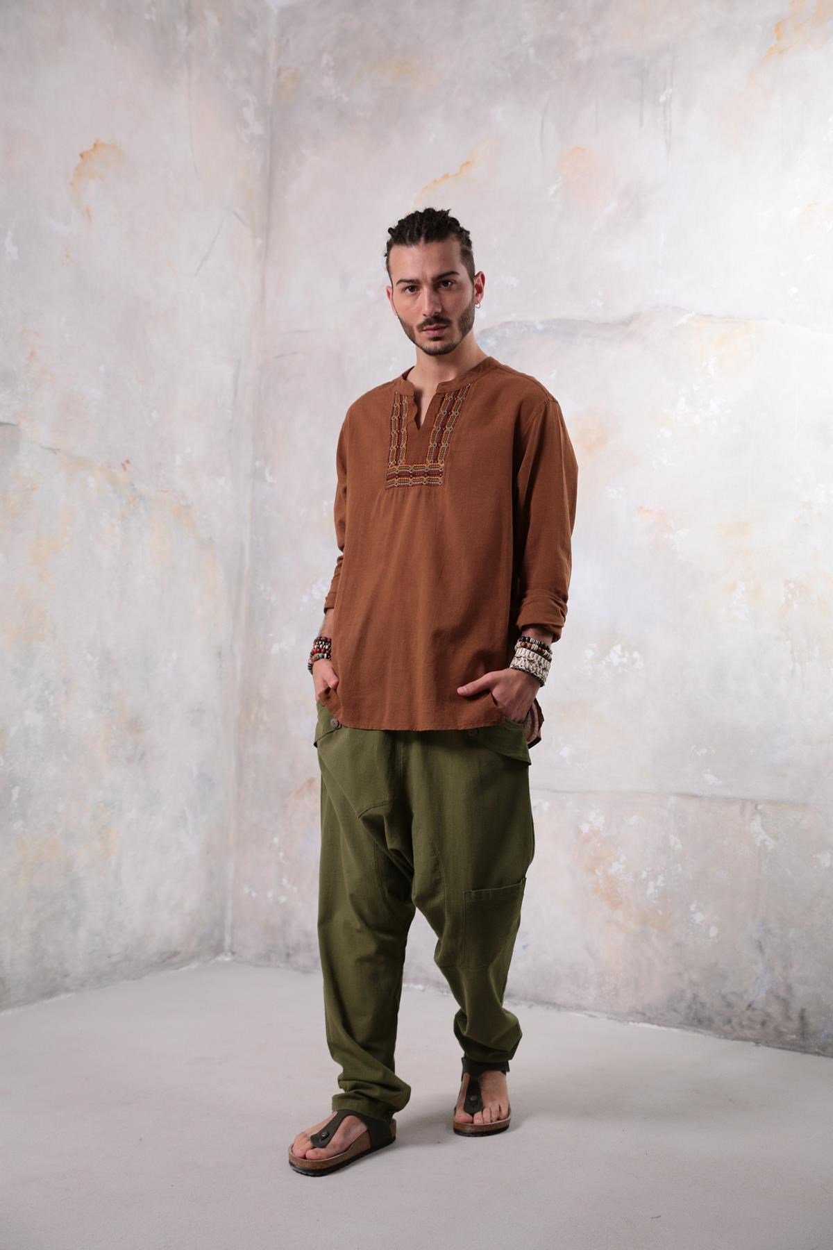  Taba Hakim Yaka Nakış Detaylı Erkek Gömlek