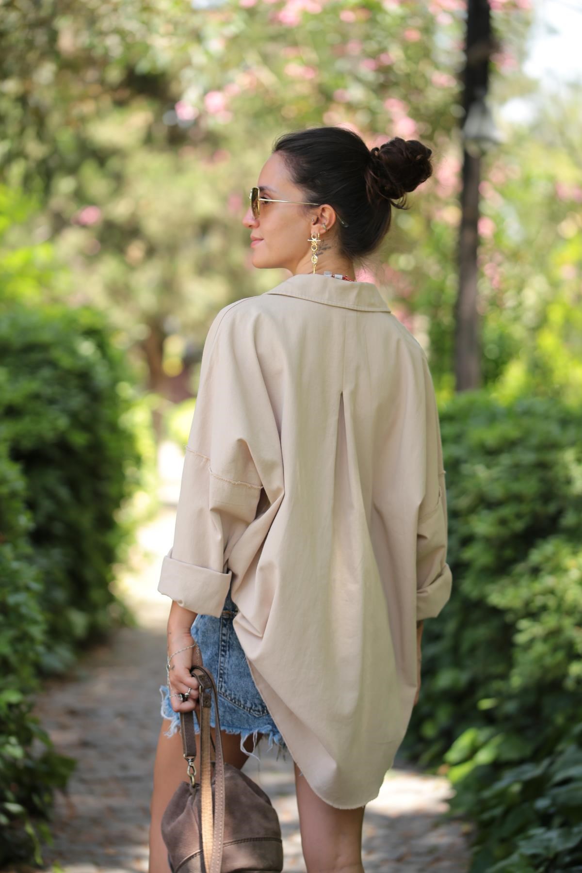 Taş Rengi Büyük Cepli Saçaklı Oversize Gömlek - Şaman Butik Taş Rengi Büyük Cepli Saçaklı Oversize Gömlek