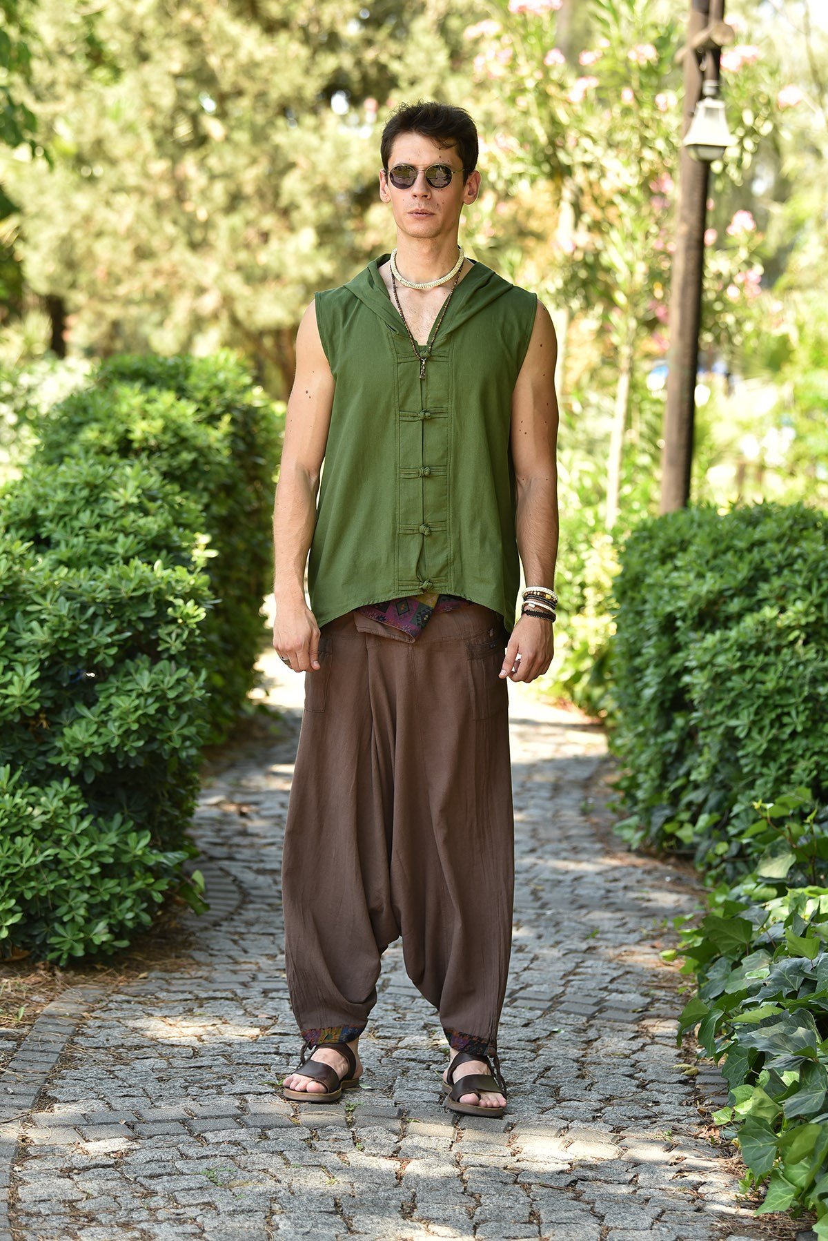 Yeşil Kapşonlu Kolsuz Gömlek - Şaman Butik Yeşil Kapşonlu Kolsuz Gömlek