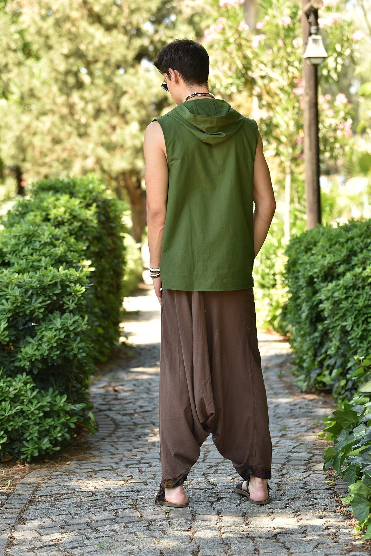 Yeşil Kapşonlu Kolsuz Gömlek - Şaman Butik Yeşil Kapşonlu Kolsuz Gömlek