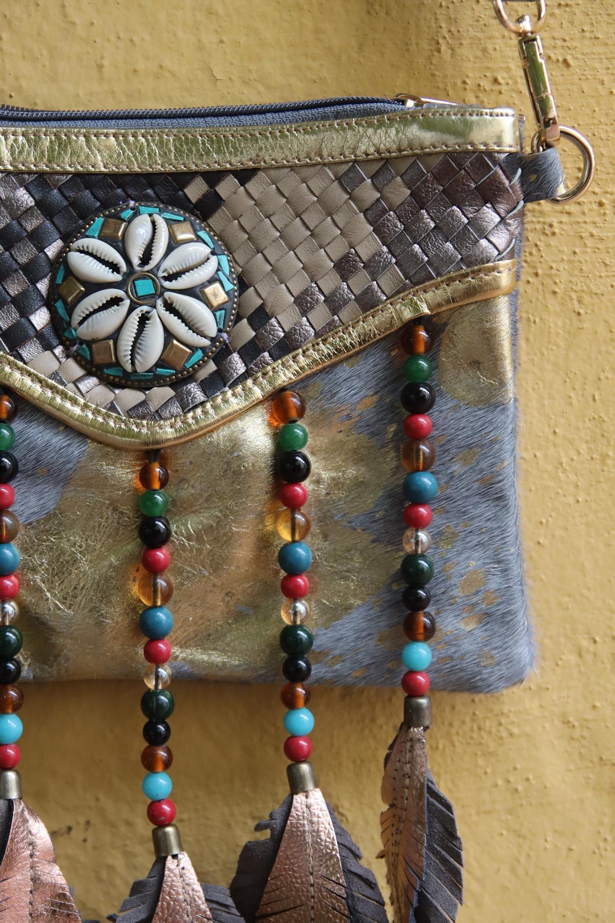 Gri Deniz Kabuklu Boncuk Püsküllü Tay Tüyü Tasarım Çanta