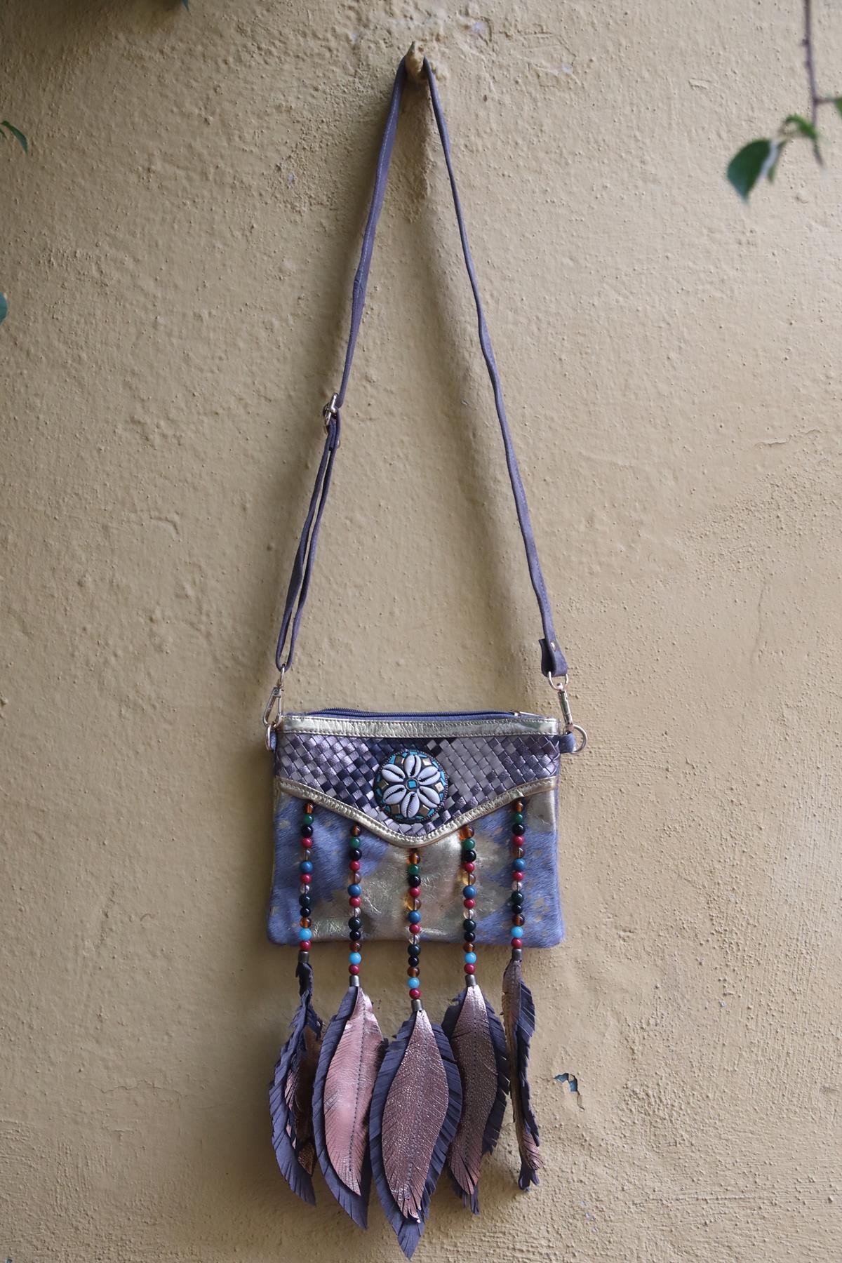 Gri Deniz Kabuklu Boncuk Püsküllü Tay Tüyü Tasarım Çanta