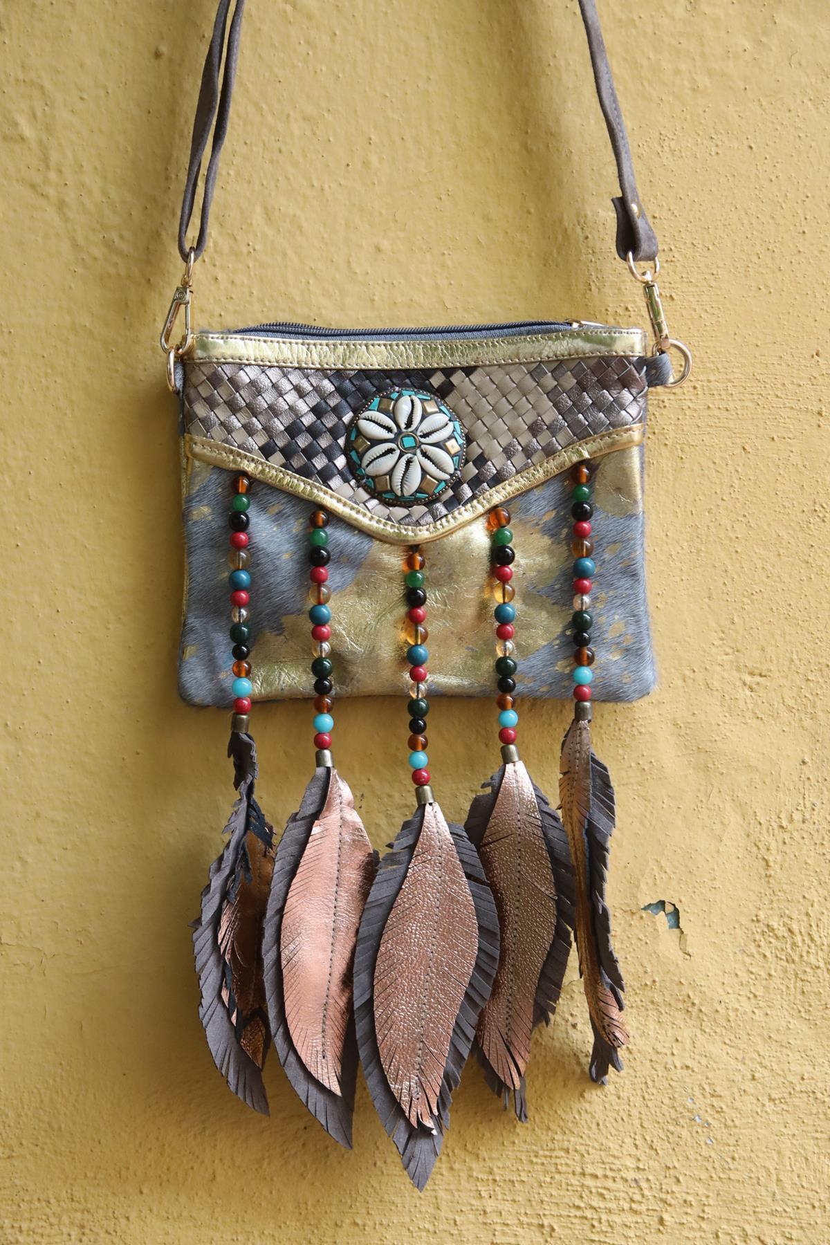 Gri Deniz Kabuklu Boncuk Püsküllü Tay Tüyü Tasarım Çanta