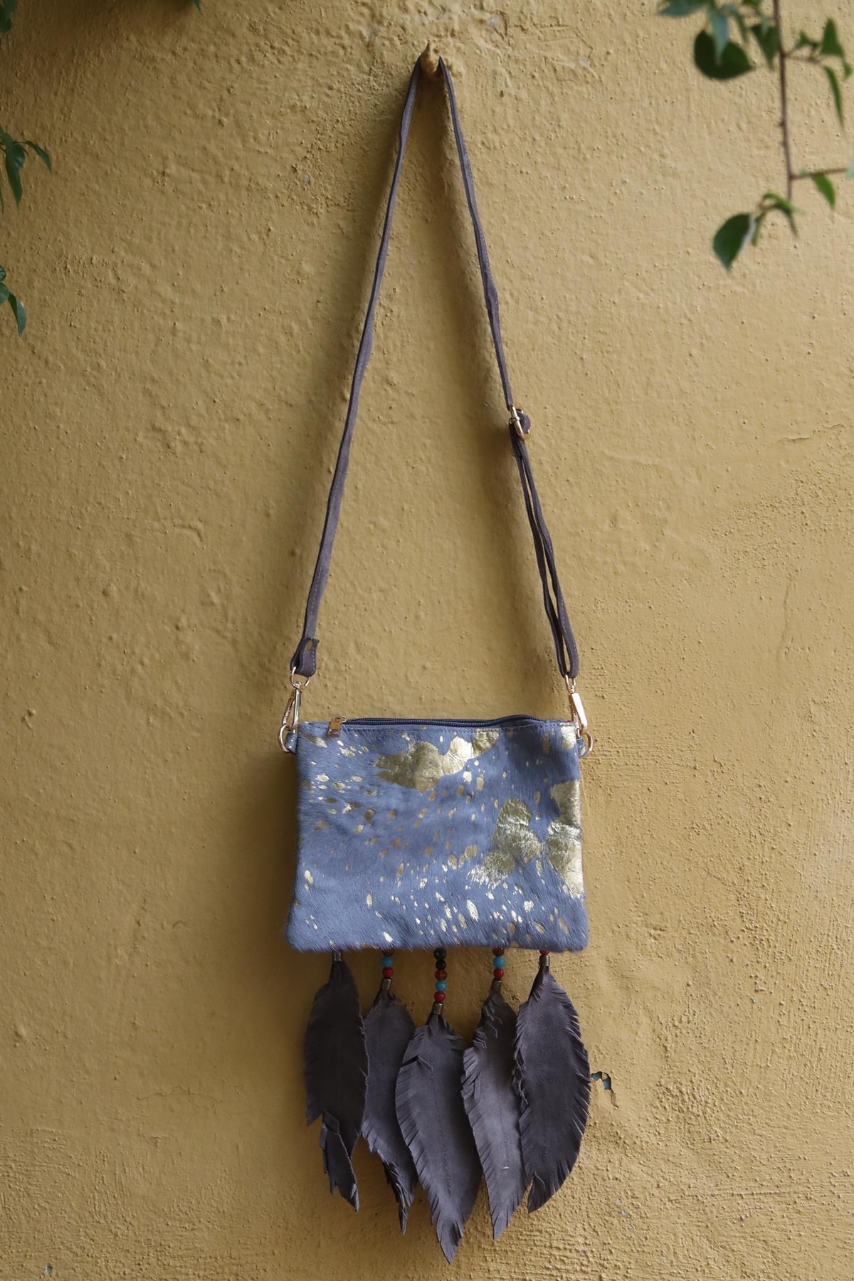 Gri Deniz Kabuklu Boncuk Püsküllü Tay Tüyü Tasarım Çanta