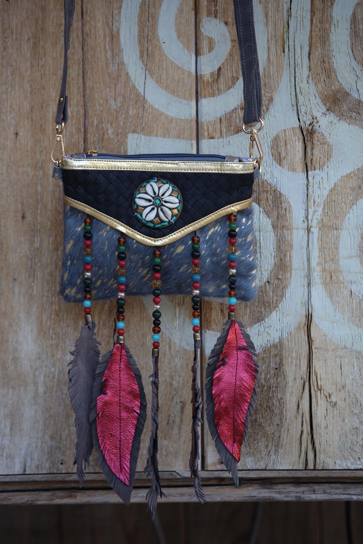 Gri Deniz Kabuklu Boncuk Püsküllü Tay Tüyü Tasarım Çanta