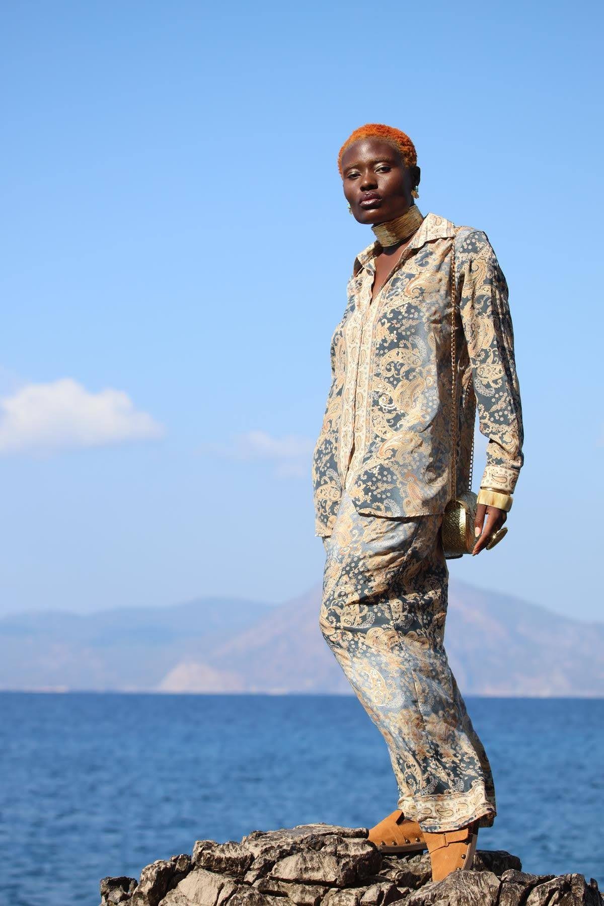 Gri Otantik Desenli İpek Gömlek ve Pantolon Takım