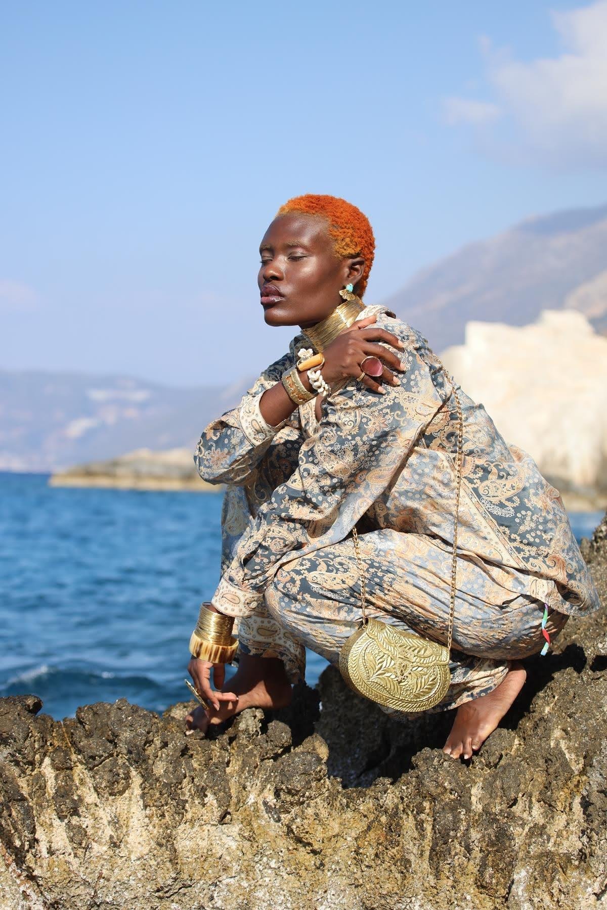 Gri Otantik Desenli İpek Gömlek ve Pantolon Takım