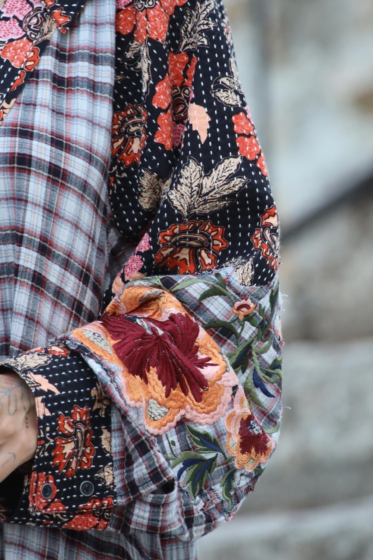 Gri Parça Detaylı Sahte Düğmeli Nakışlı Ekose Tunik