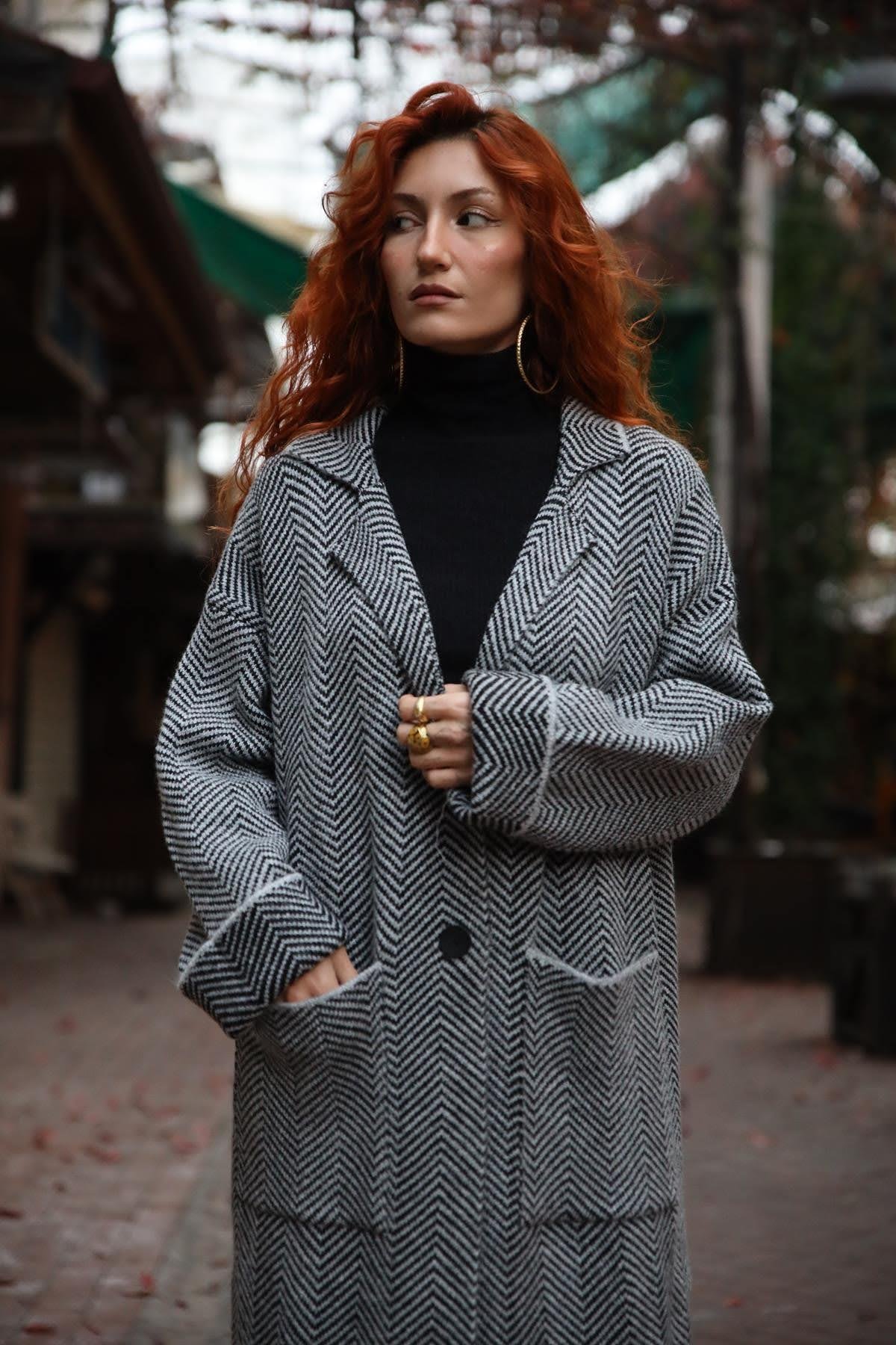 Gri Zikzak Desenli Cepli Uzun Triko Hırka