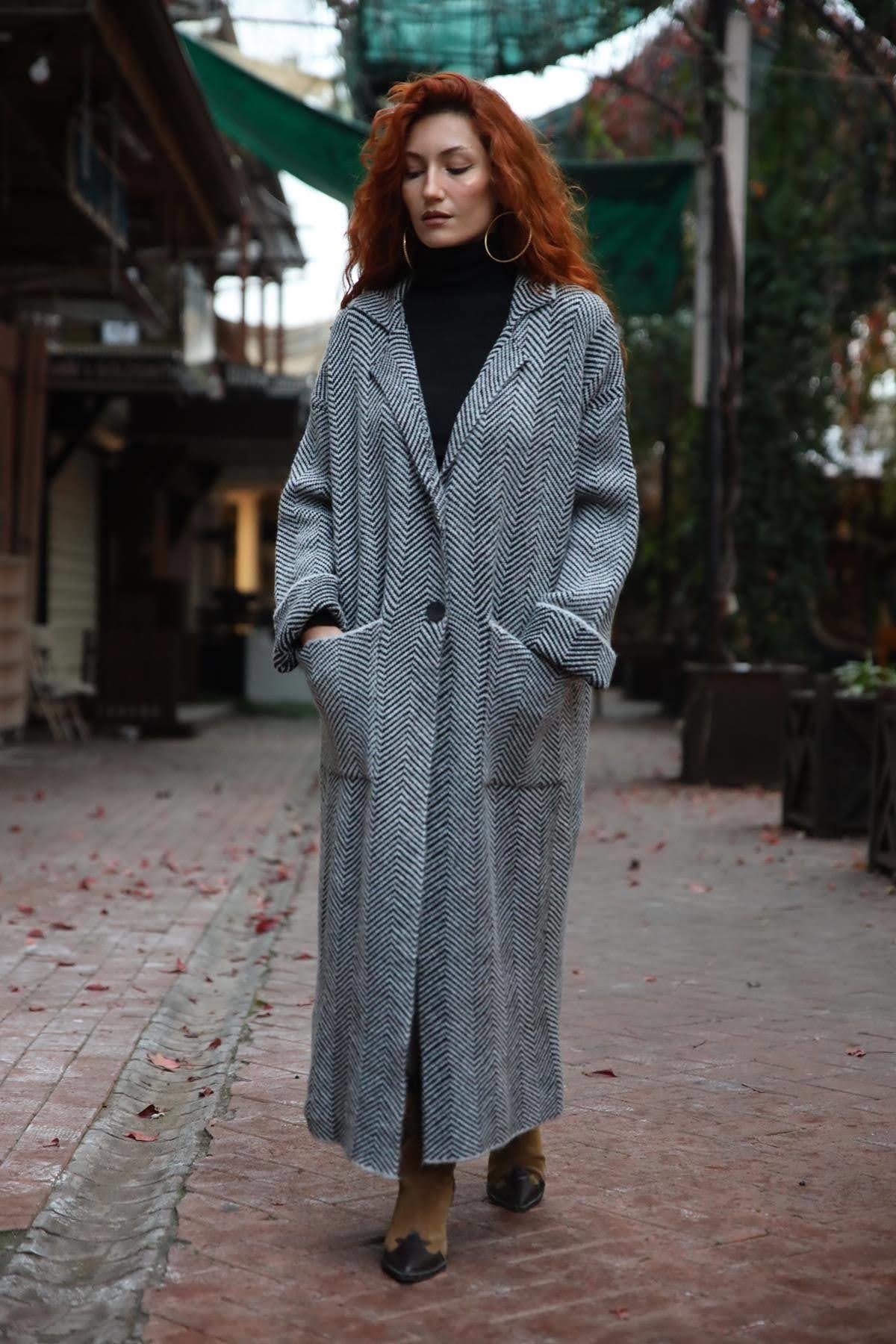 Gri Zikzak Desenli Cepli Uzun Triko Hırka