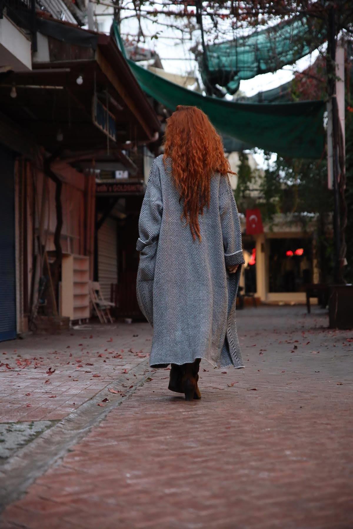 Gri Zikzak Desenli Cepli Uzun Triko Hırka