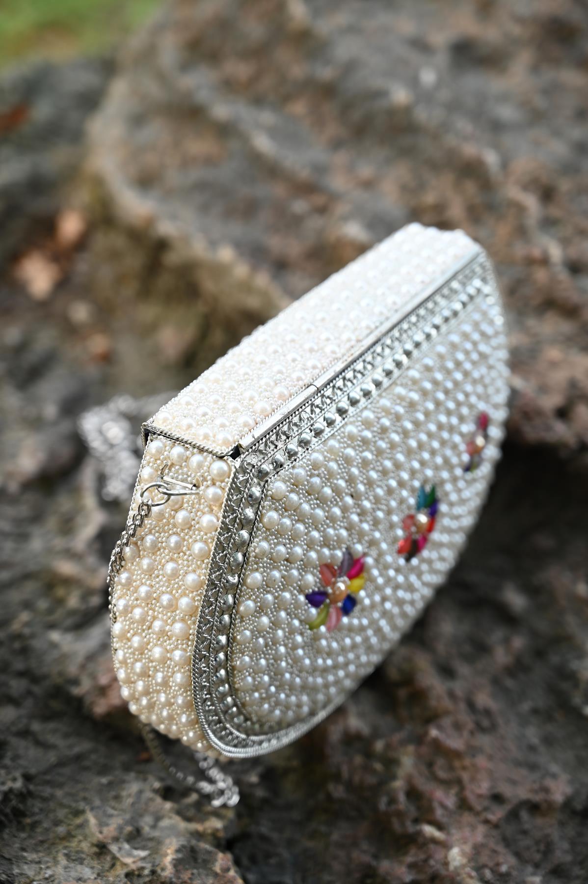 Gümüş Rengi İnci İşlemeli Özel Tasarım Çanta