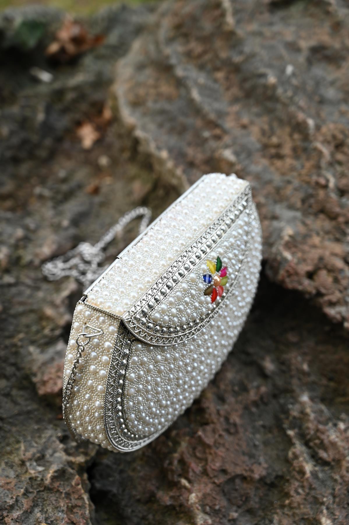 Gümüş Rengi İnci İşlemeli Özel Tasarım Çanta