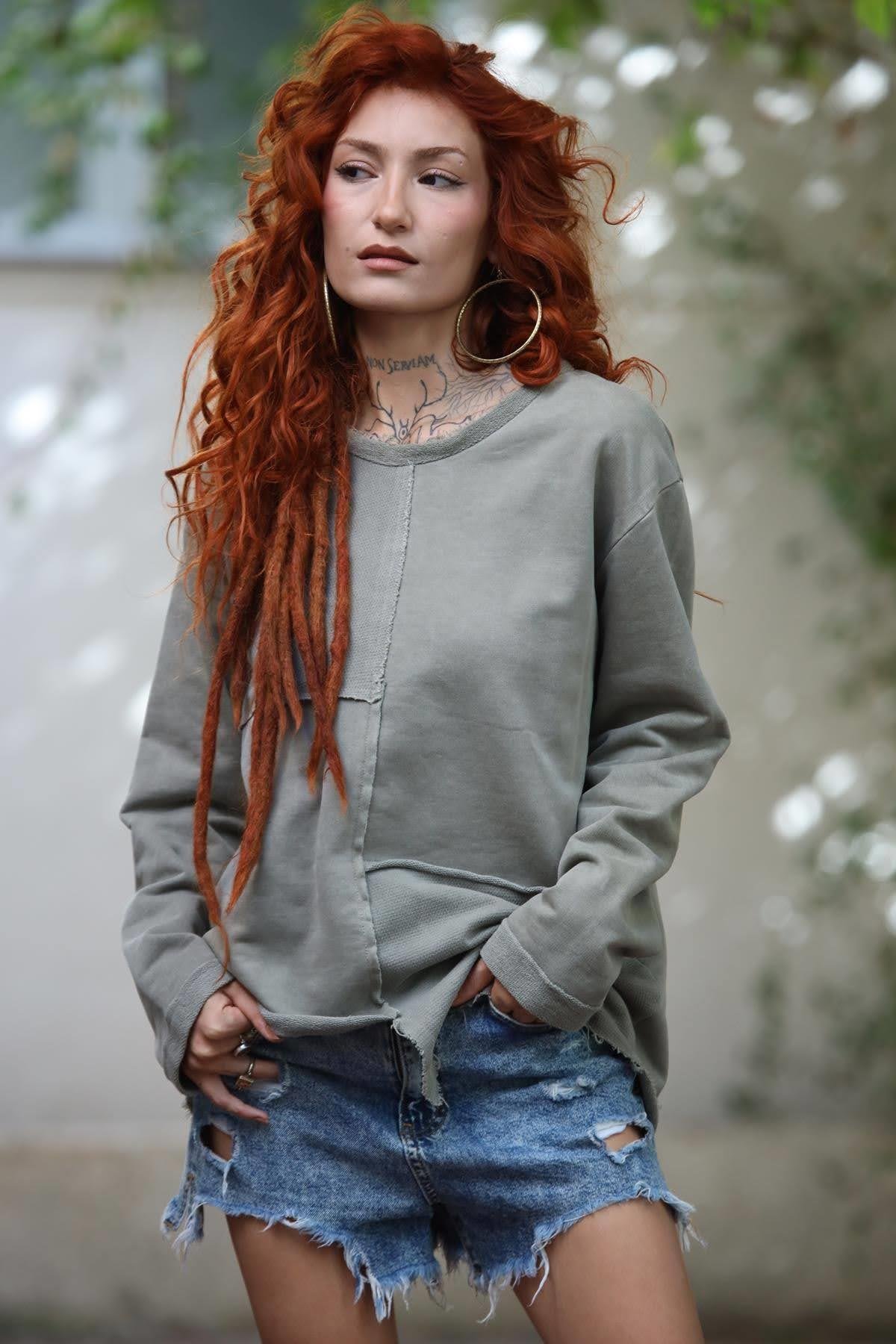 Haki Bisiklet Yaka Dikiş Detaylı Parçalı Sweat