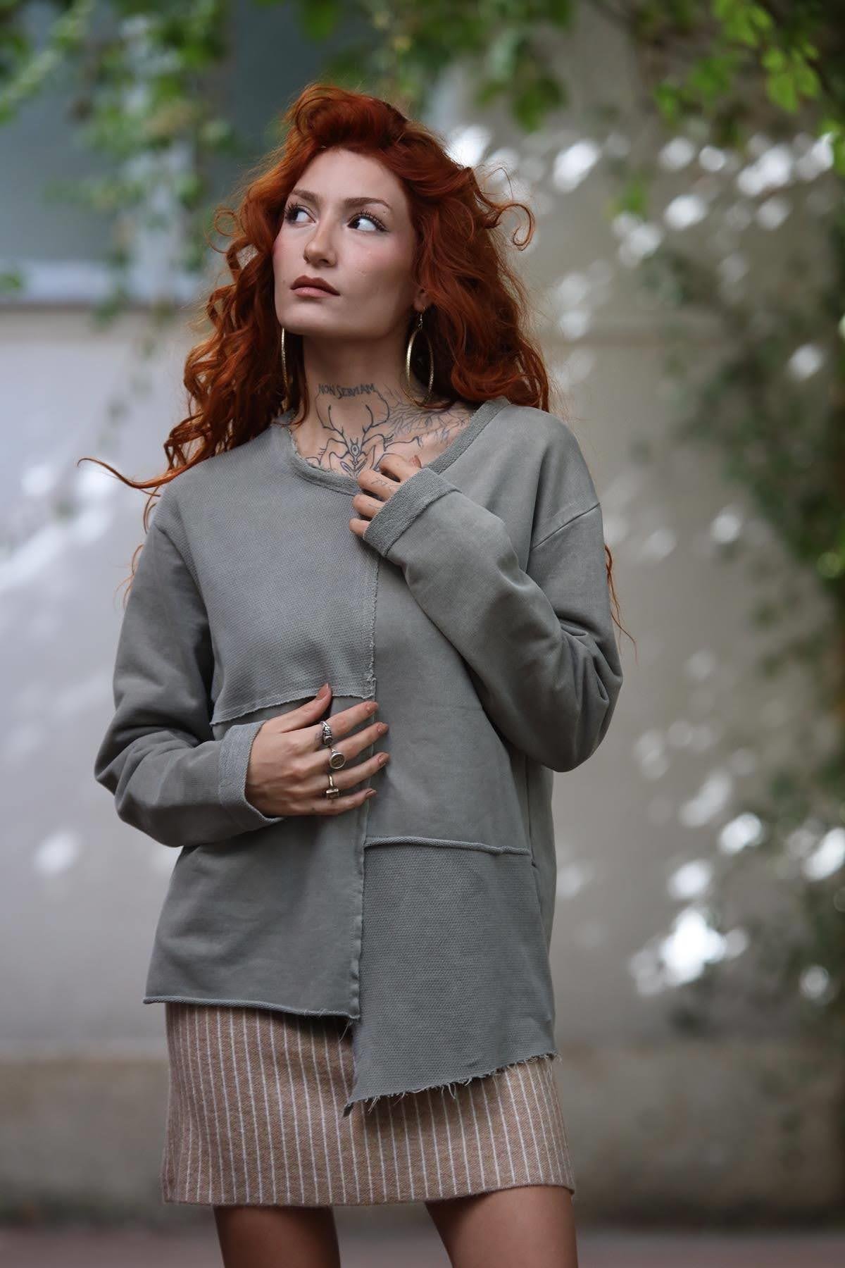 Haki Bisiklet Yaka Dikiş Detaylı Parçalı Sweat