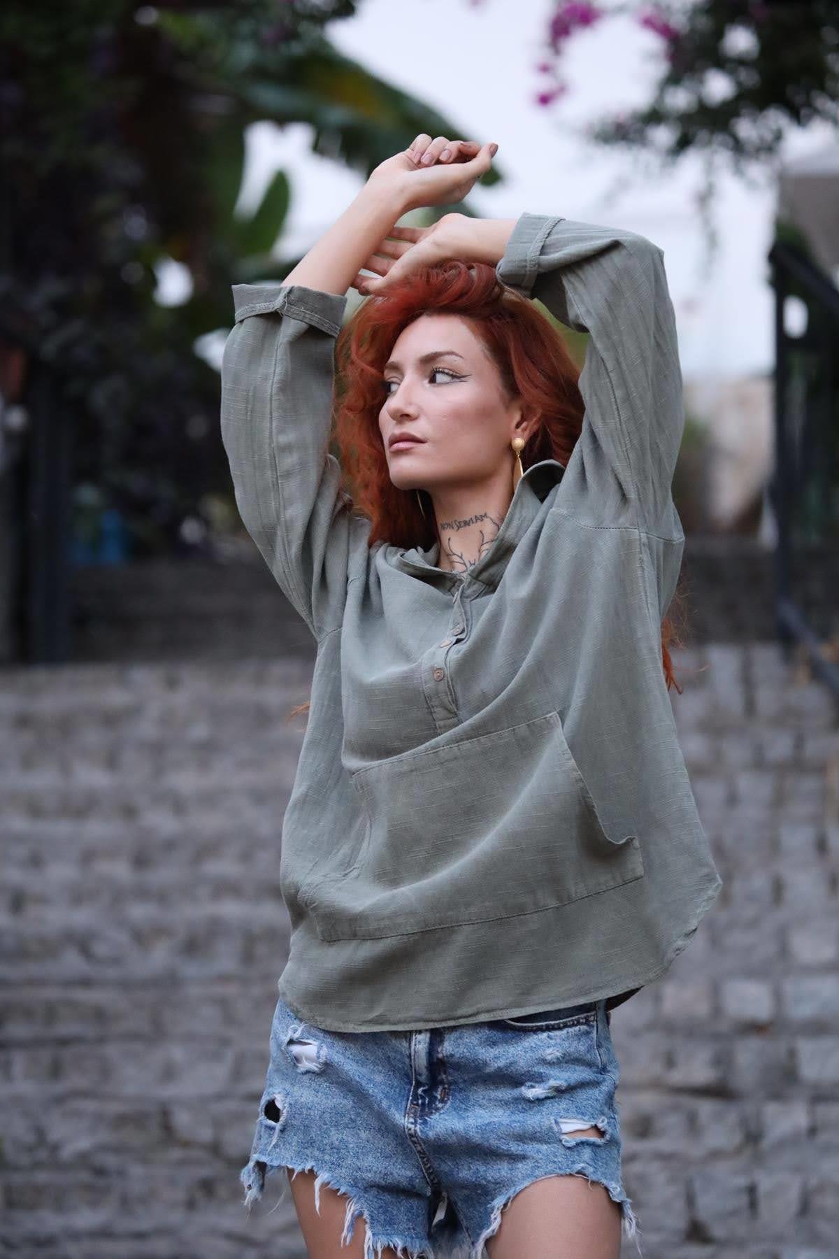 Haki Düğmeli Kanguru Cepli Kapüşonlu Sweat