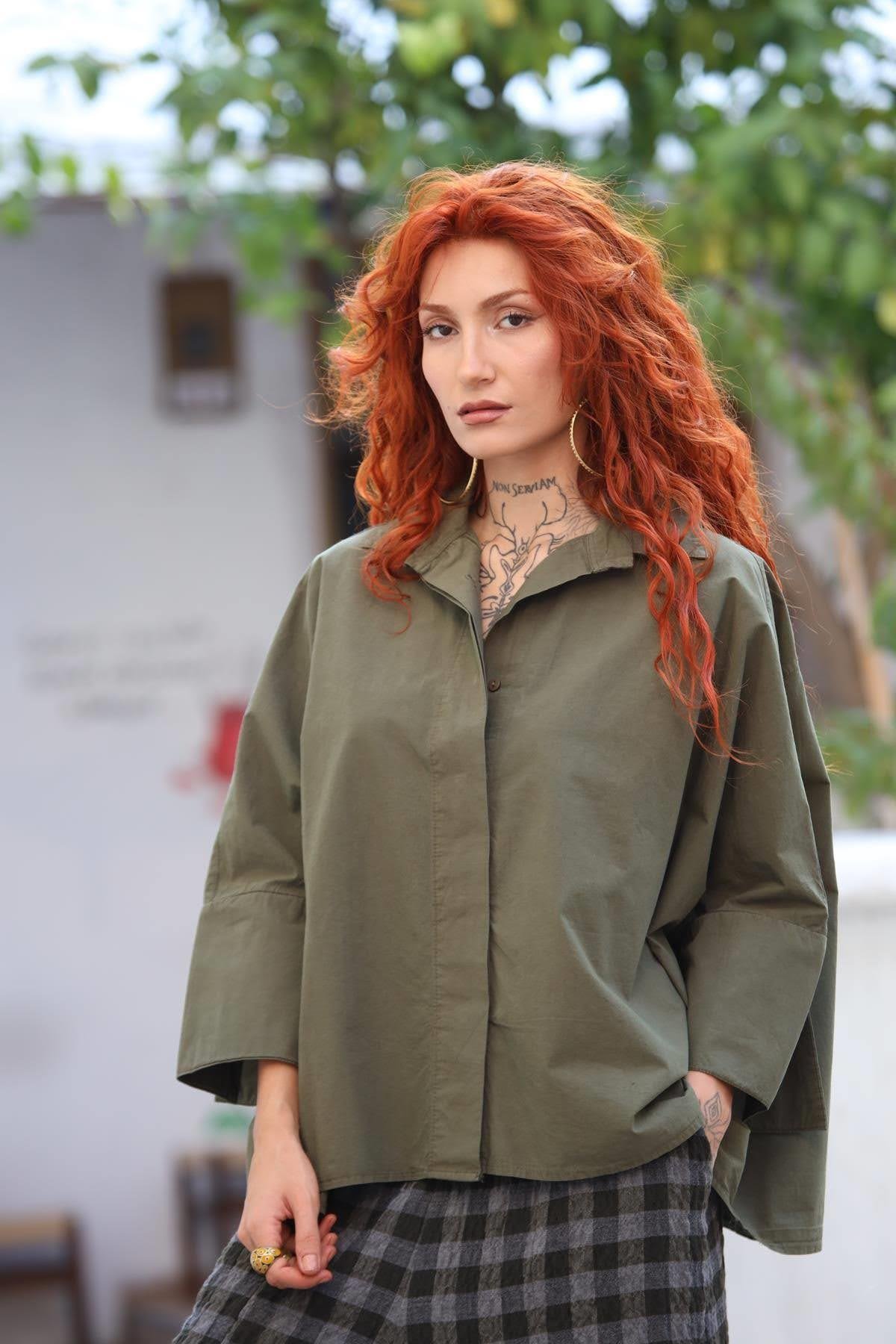 Haki Kalın Manşetli Düğmesi Gizli Salaş Gömlek