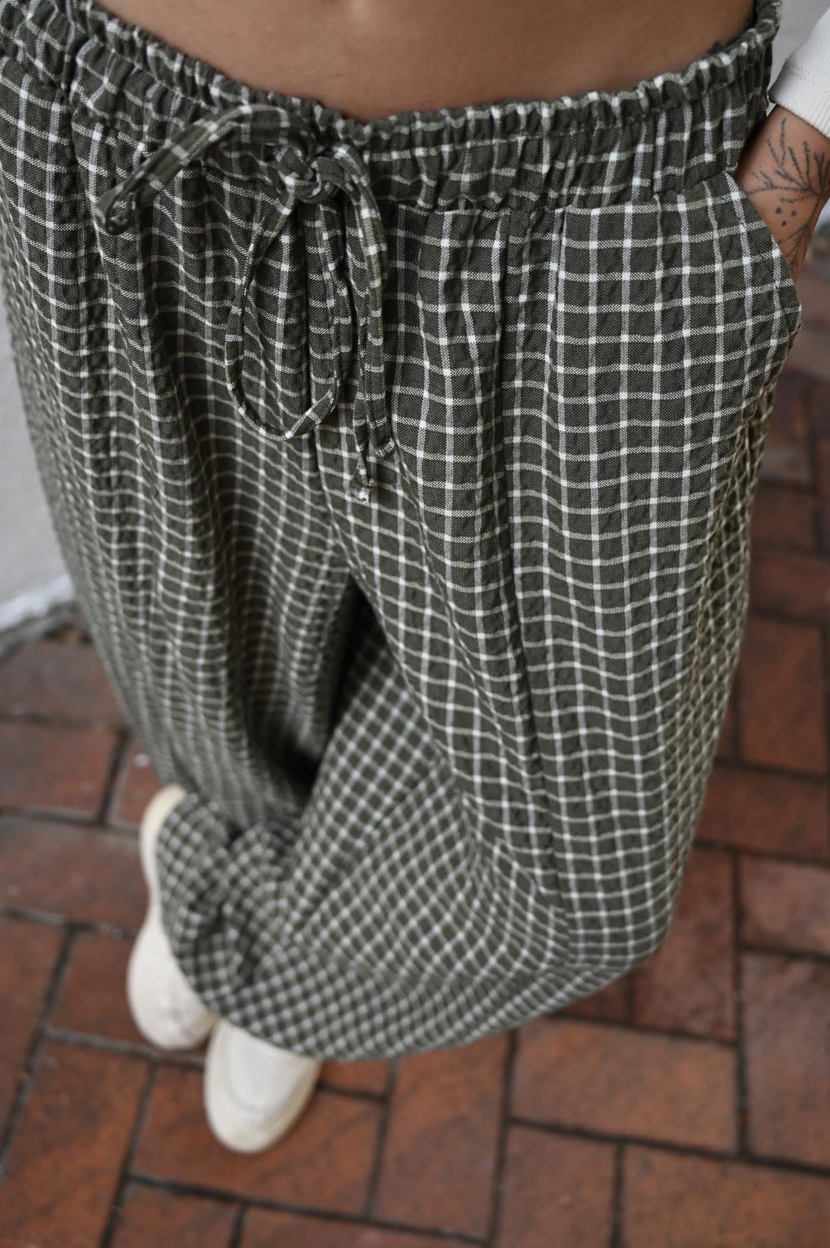 Haki Kareli Dikiş Detaylı Gofre Pantolon