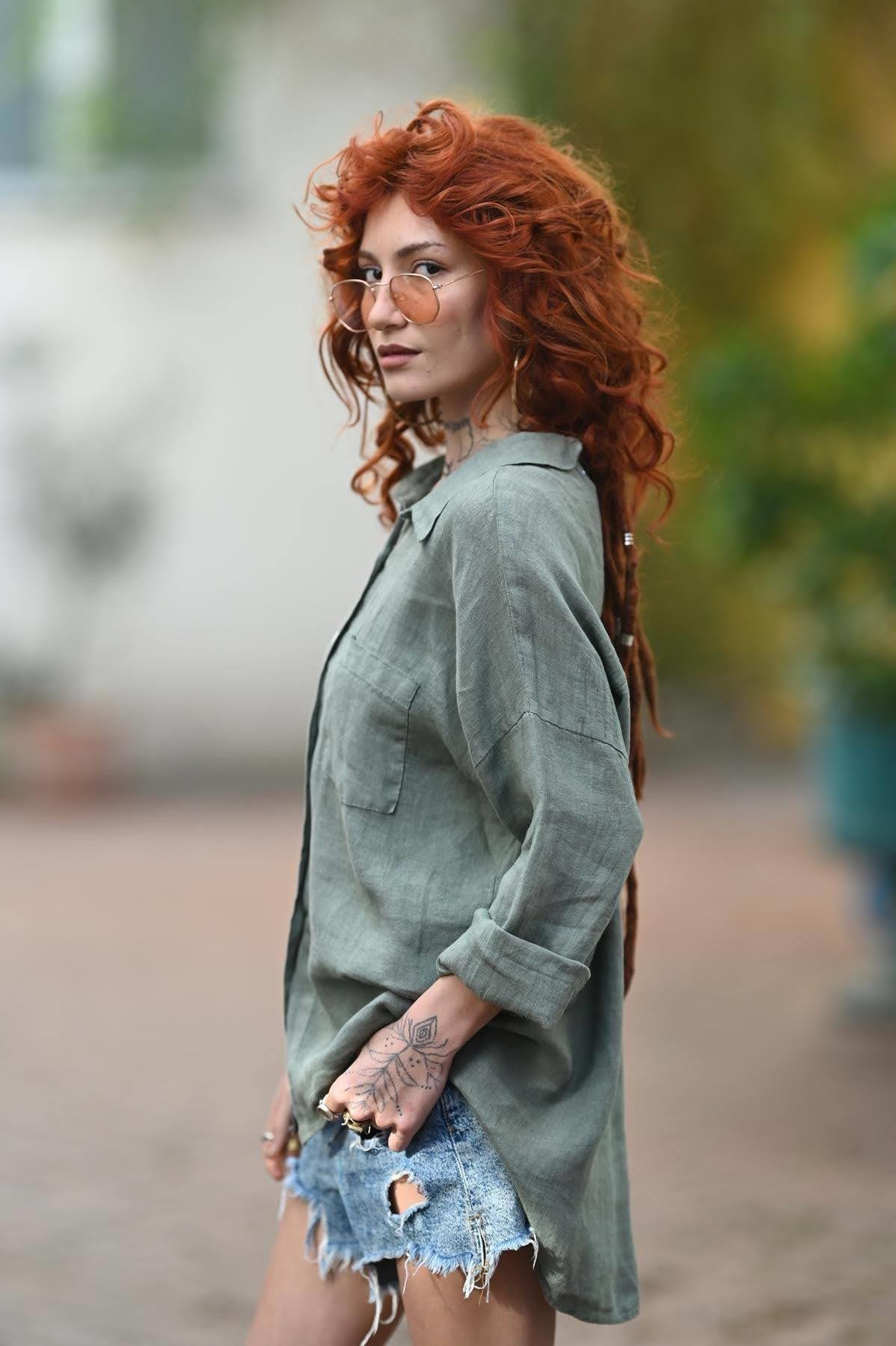 Haki Keten Arkası Halkalı Gömlek