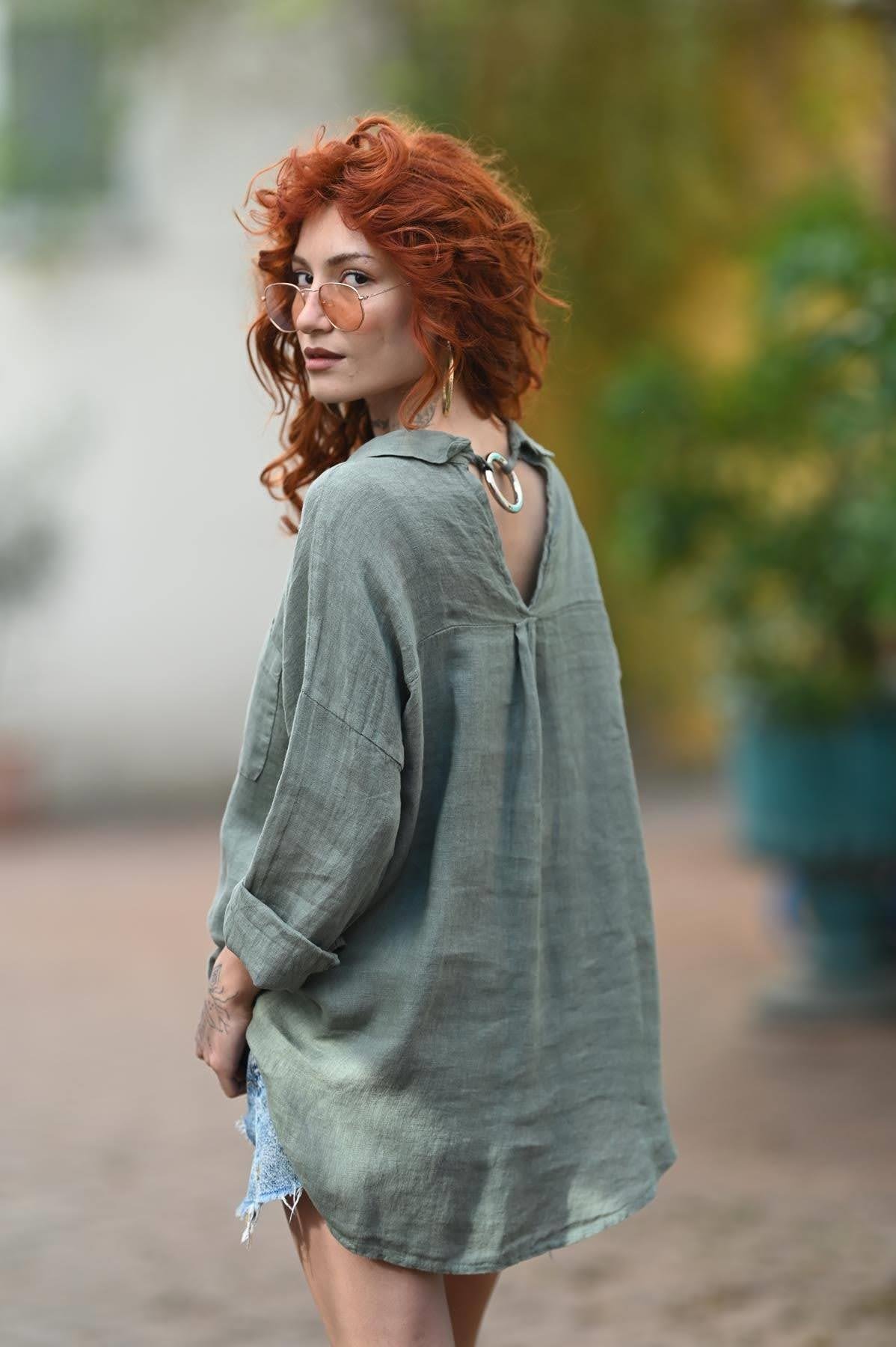 Haki Keten Arkası Halkalı Gömlek