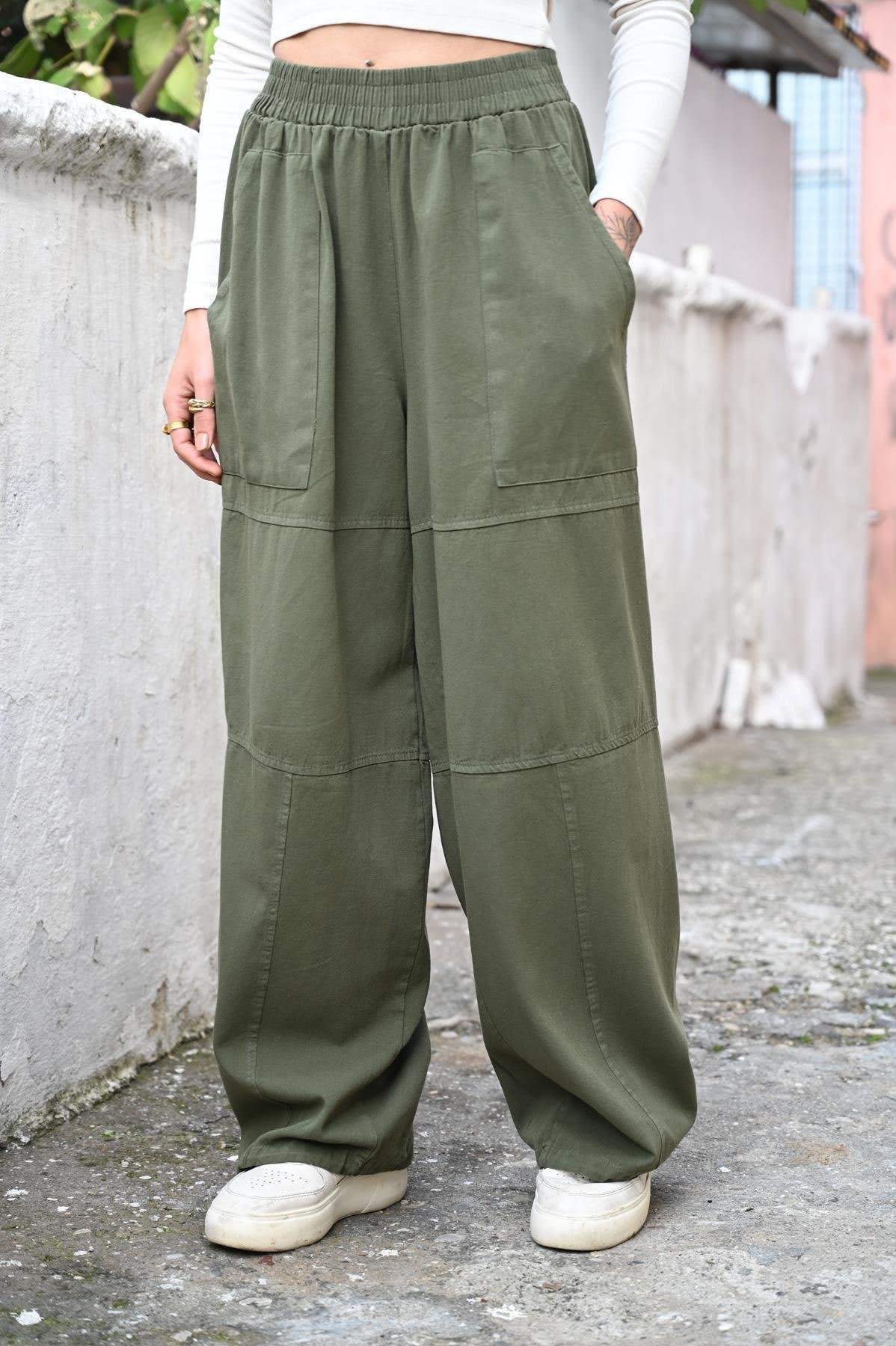 Haki Paçası Büzgülü Dikiş Detaylı Pantolon