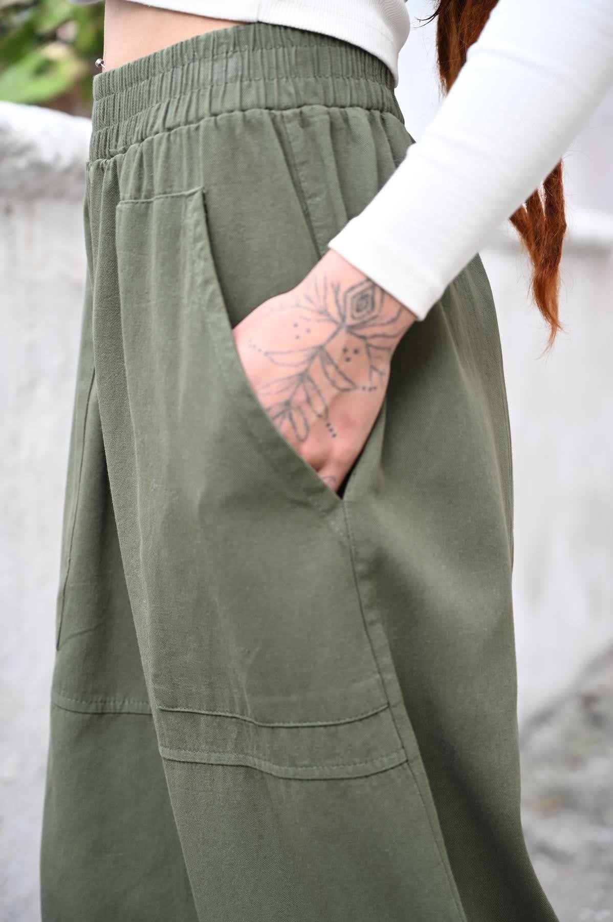 Haki Paçası Büzgülü Dikiş Detaylı Pantolon