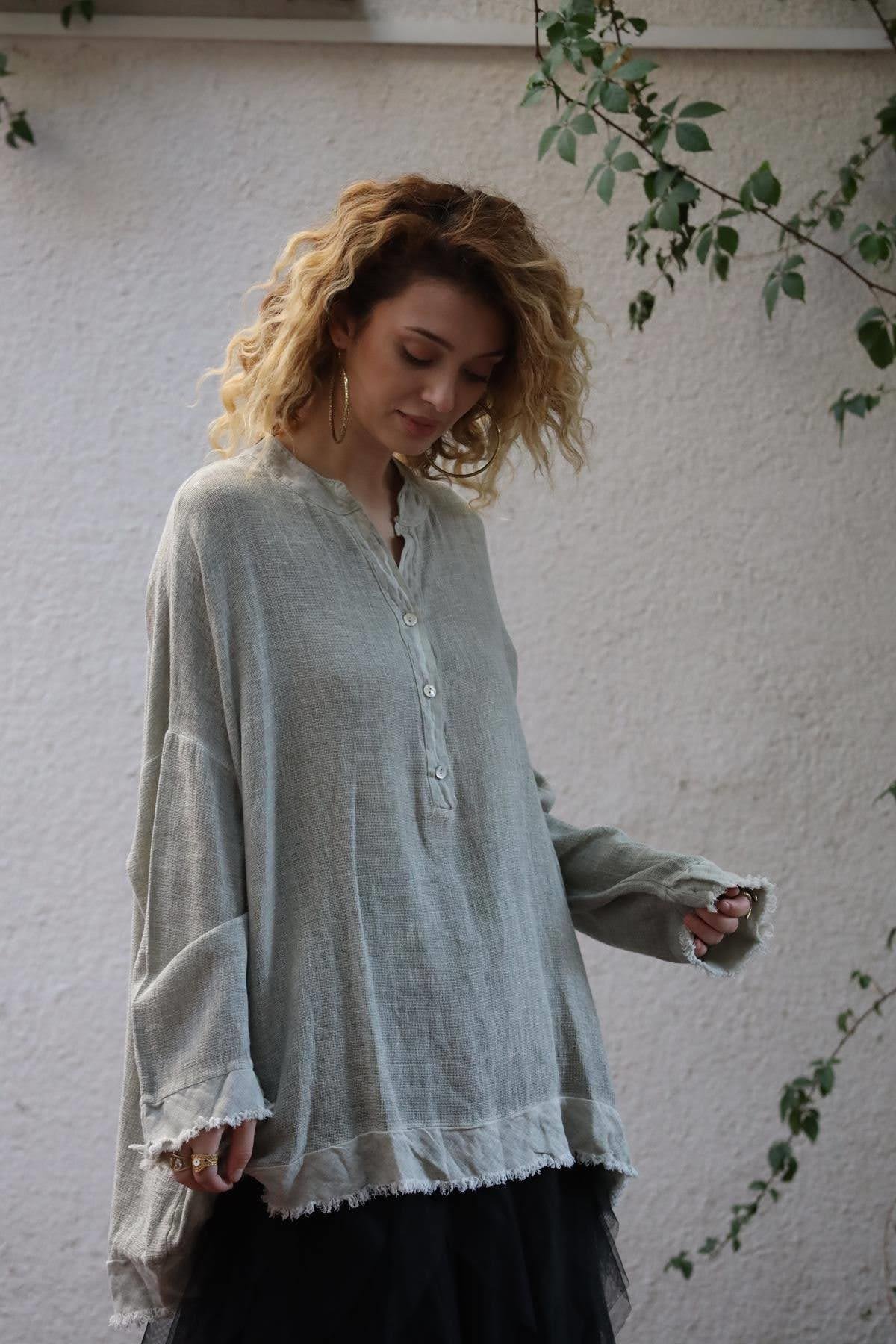 Haki Püsküllü Keten Detaylı Hakim Yaka Tunik