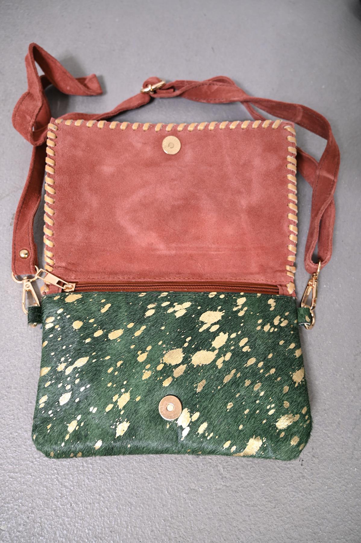 Haki Taş Detaylı Tay Tüyü Tasarım Zarf Çanta