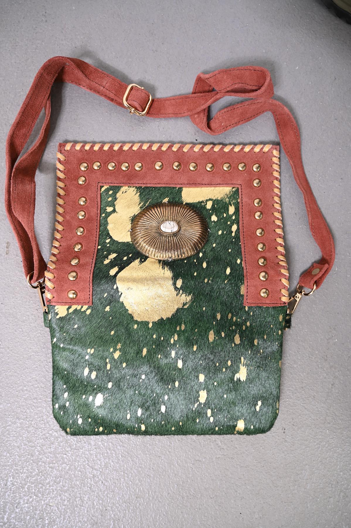 Haki Taş Detaylı Tay Tüyü Tasarım Zarf Çanta