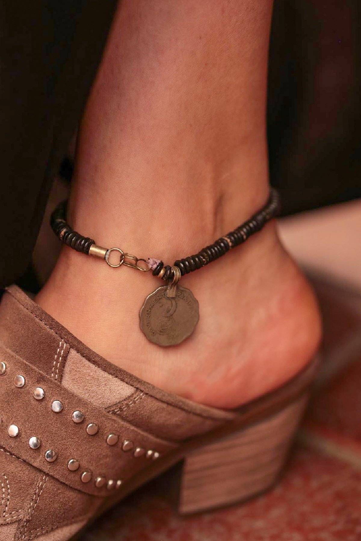 Antika Para Detaylı Ahşap Boncuk Tasarım Halhal - Şaman Butik Antika Para Detaylı Ahşap Boncuk Tasarım Halhal