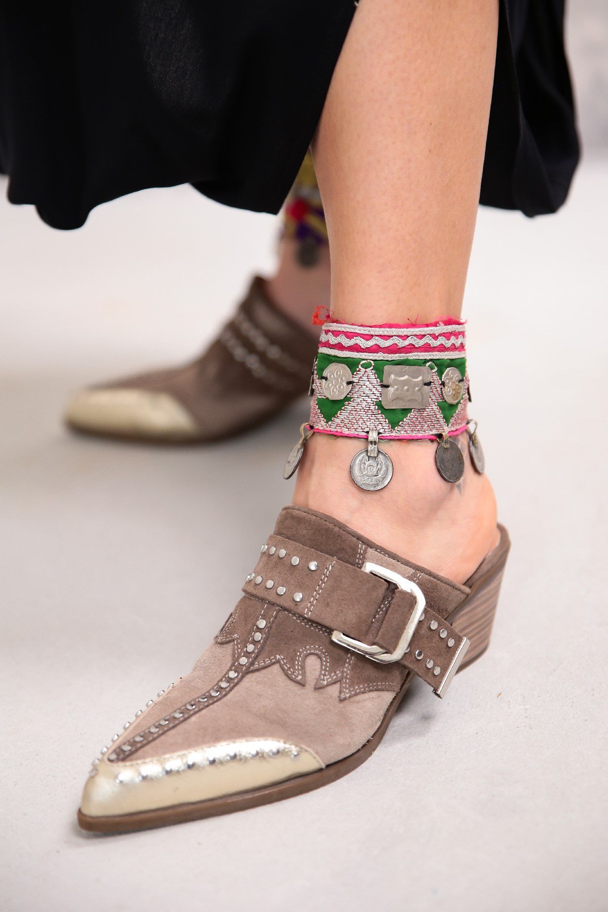  Fuşya Tabanlı Antik Para Detaylı Tasarım Halhal