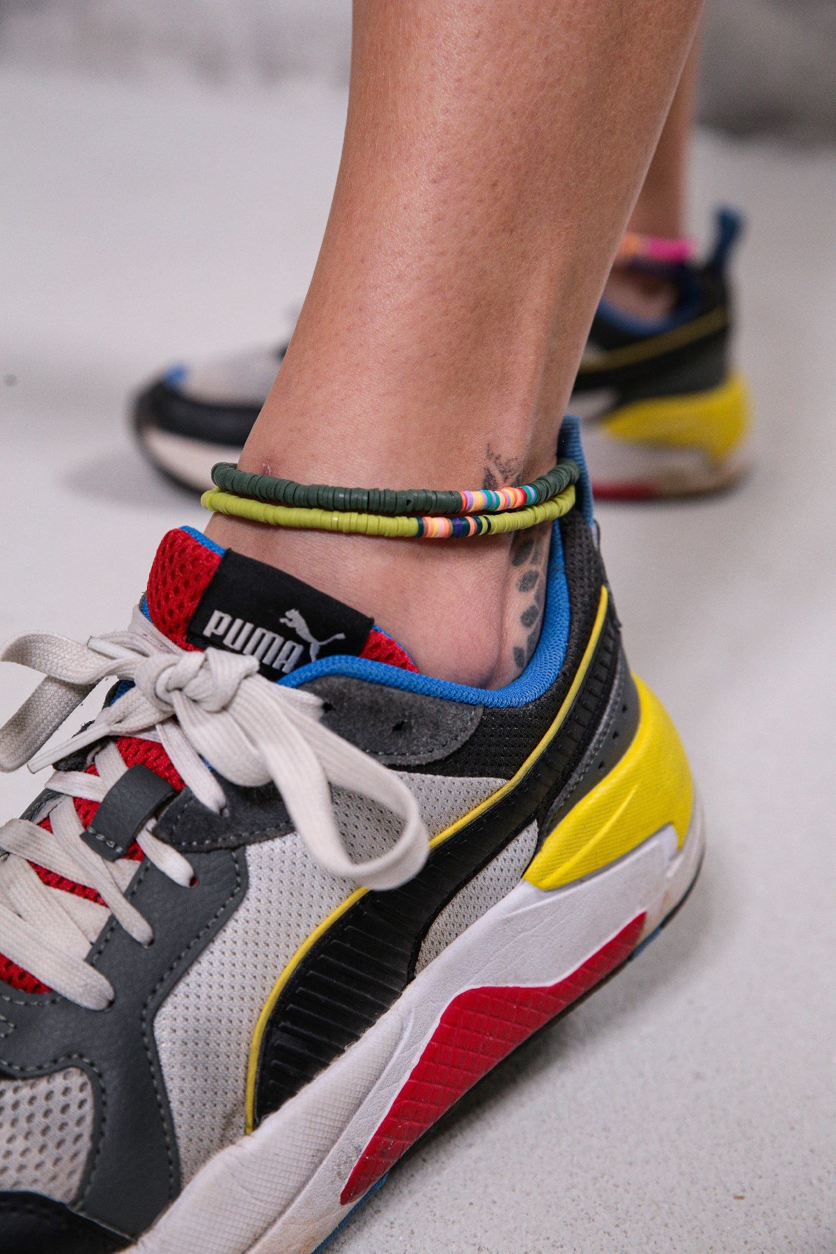 Ortası Renkli Fimo Detay Fıstık Yeşili Fimo Boncuk Tasarım Halhal - Şaman Butik Ortası Renkli Fimo Detay Fıstık Yeşili Fimo Boncuk Tasarım Halhal