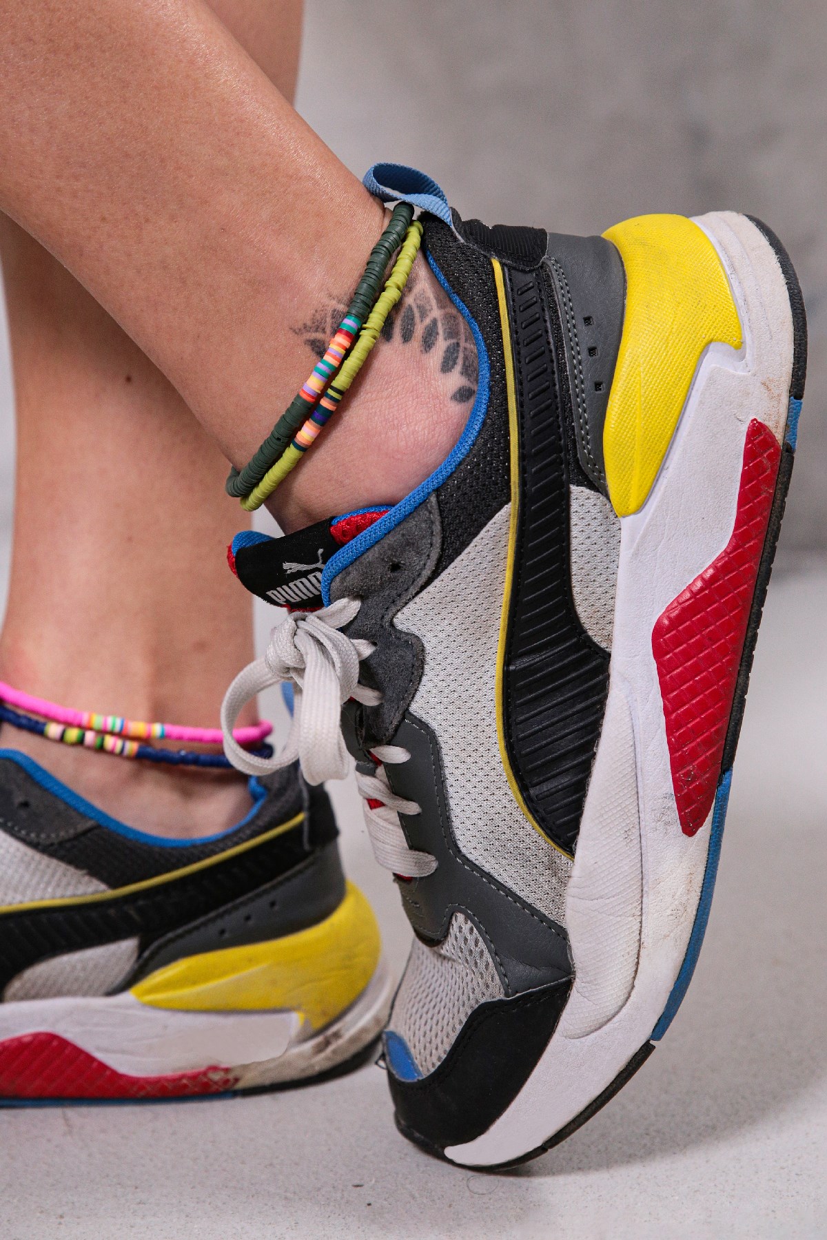 Ortası Renkli Fimo Detay Fıstık Yeşili Fimo Boncuk Tasarım Halhal - Şaman Butik Ortası Renkli Fimo Detay Fıstık Yeşili Fimo Boncuk Tasarım Halhal