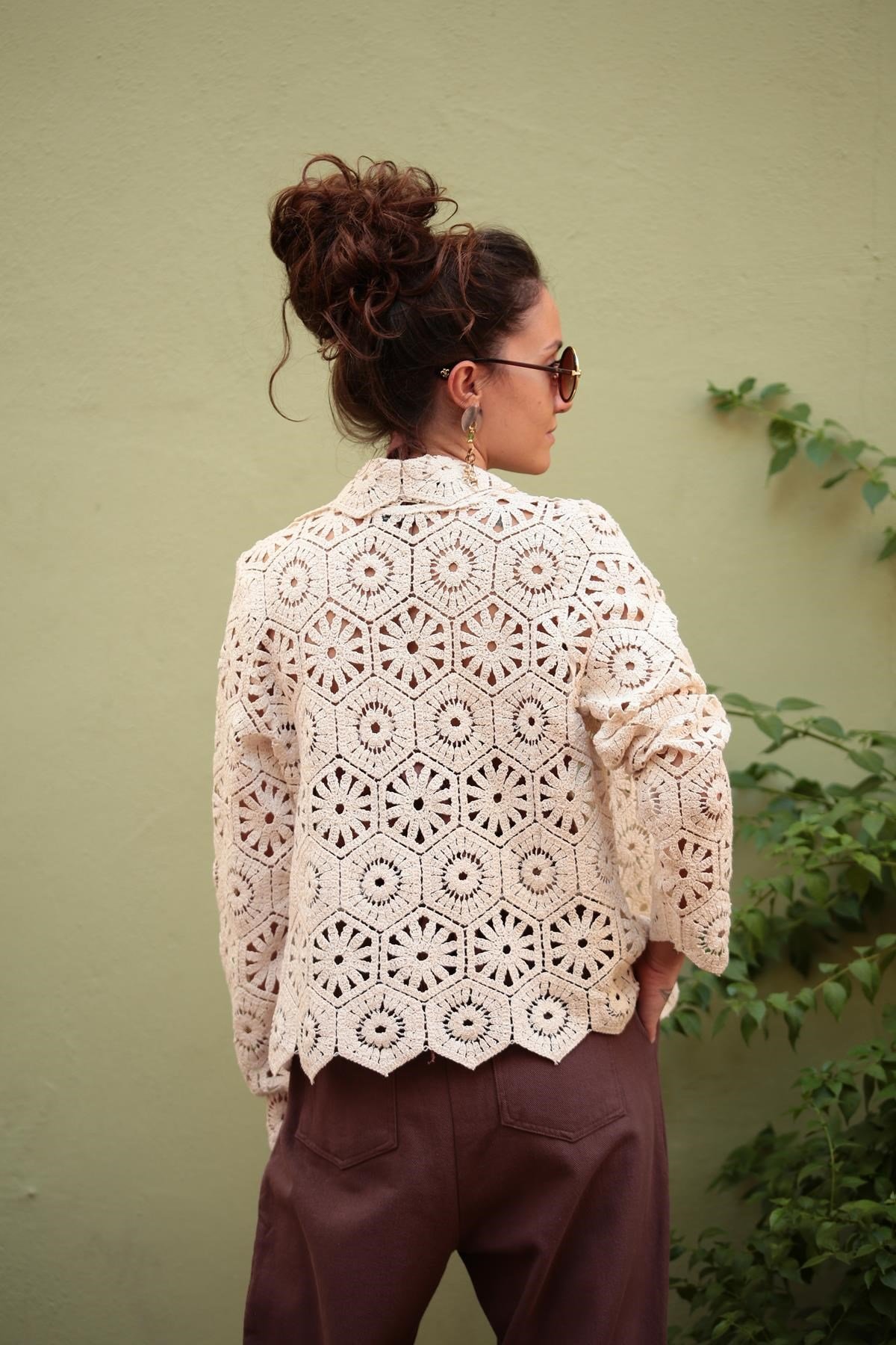  Ekru Tığ İşlemeli Hırka