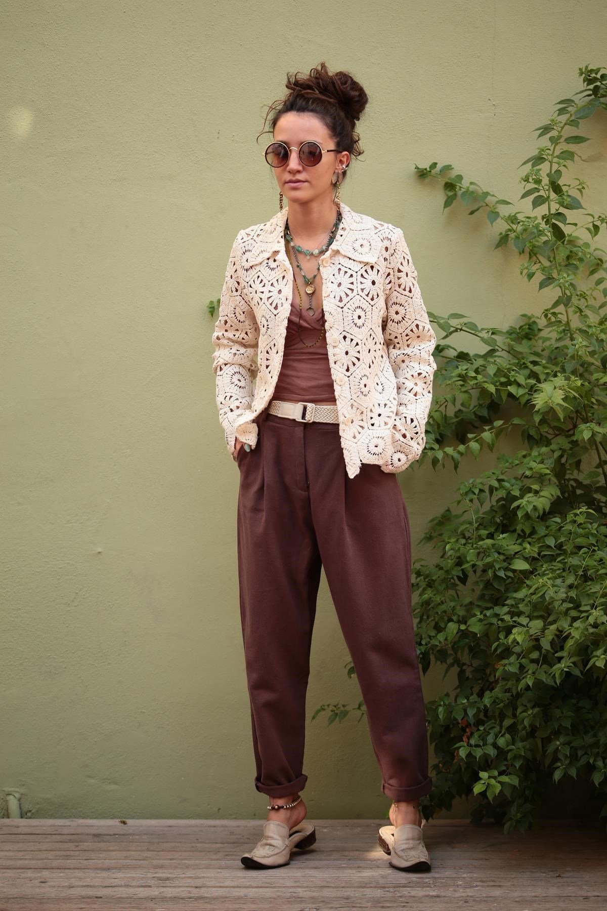  Ekru Tığ İşlemeli Hırka