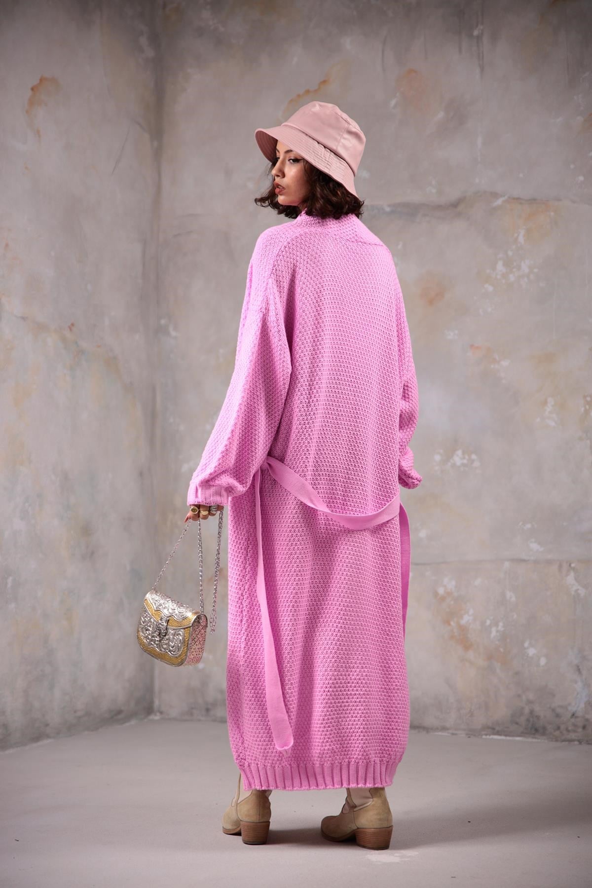 Pembe Kemerli Uzun Triko Hırka - Şaman Butik Pembe Kemerli Uzun Triko Hırka