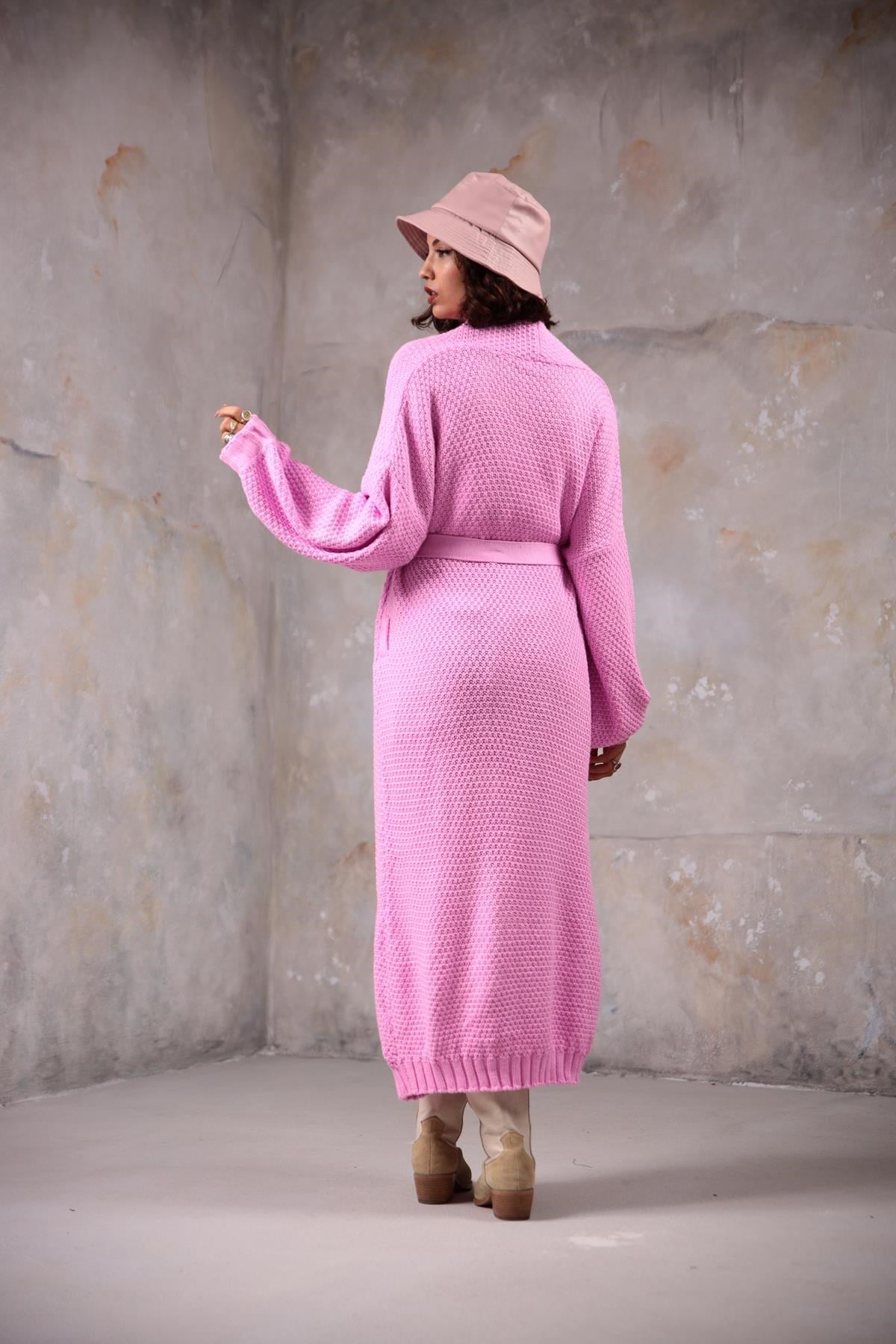 Pembe Kemerli Uzun Triko Hırka - Şaman Butik Pembe Kemerli Uzun Triko Hırka