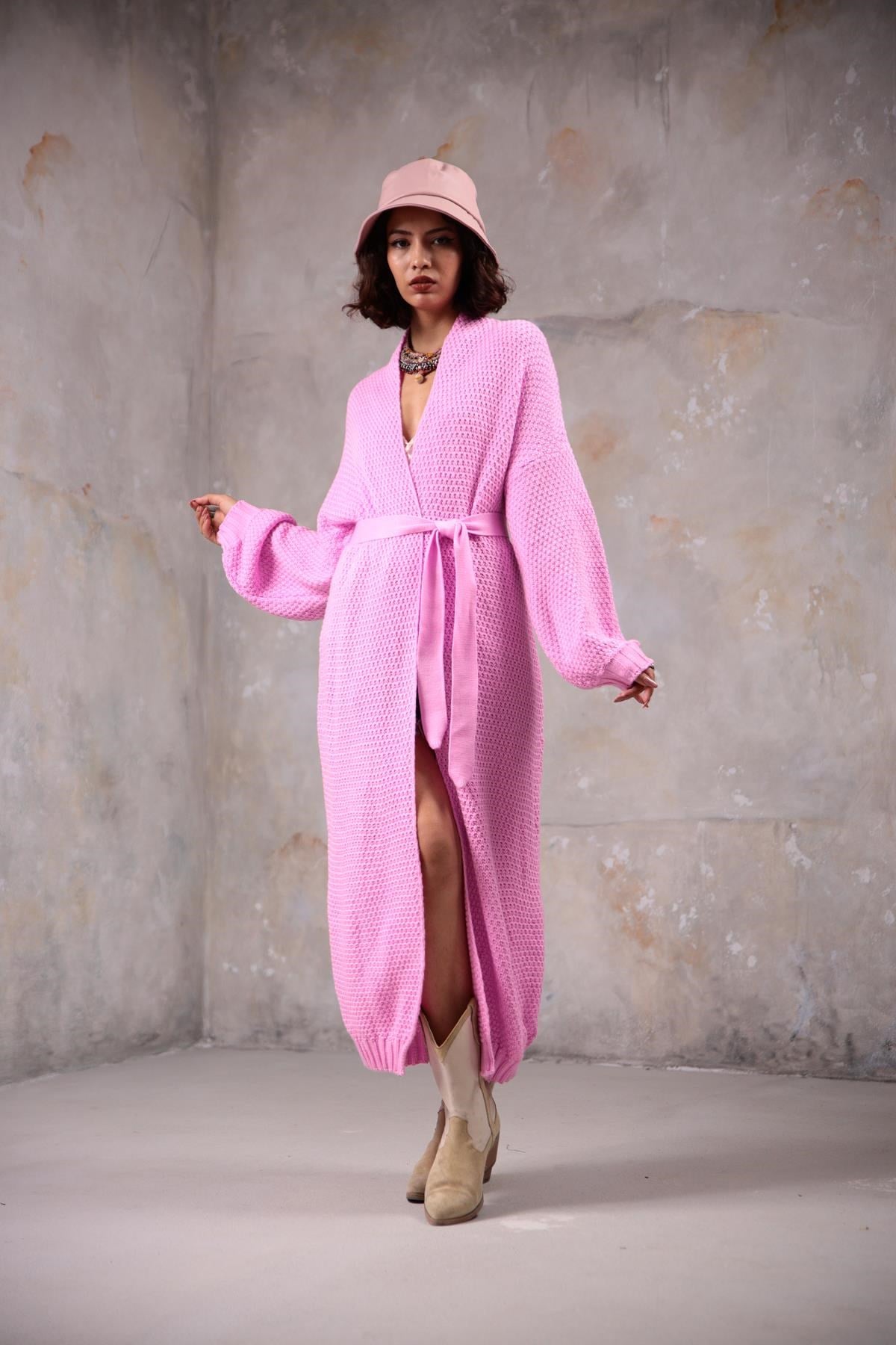 Pembe Kemerli Uzun Triko Hırka - Şaman Butik Pembe Kemerli Uzun Triko Hırka
