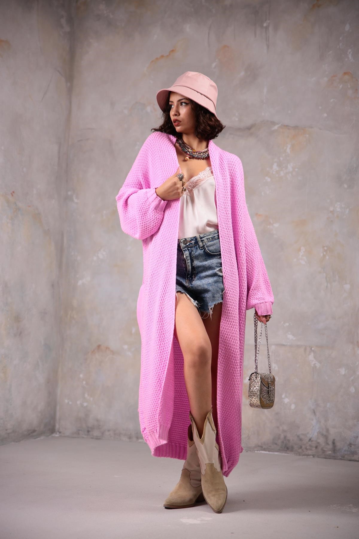Pembe Kemerli Uzun Triko Hırka - Şaman Butik Pembe Kemerli Uzun Triko Hırka