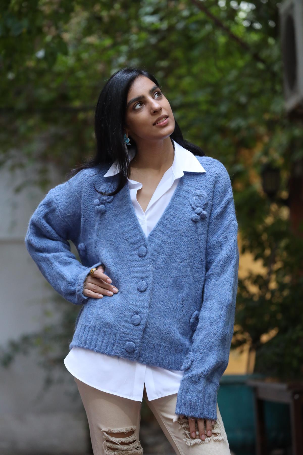 İndigo Mavi Çiçek Kabartmalı Ajurlu Hırka